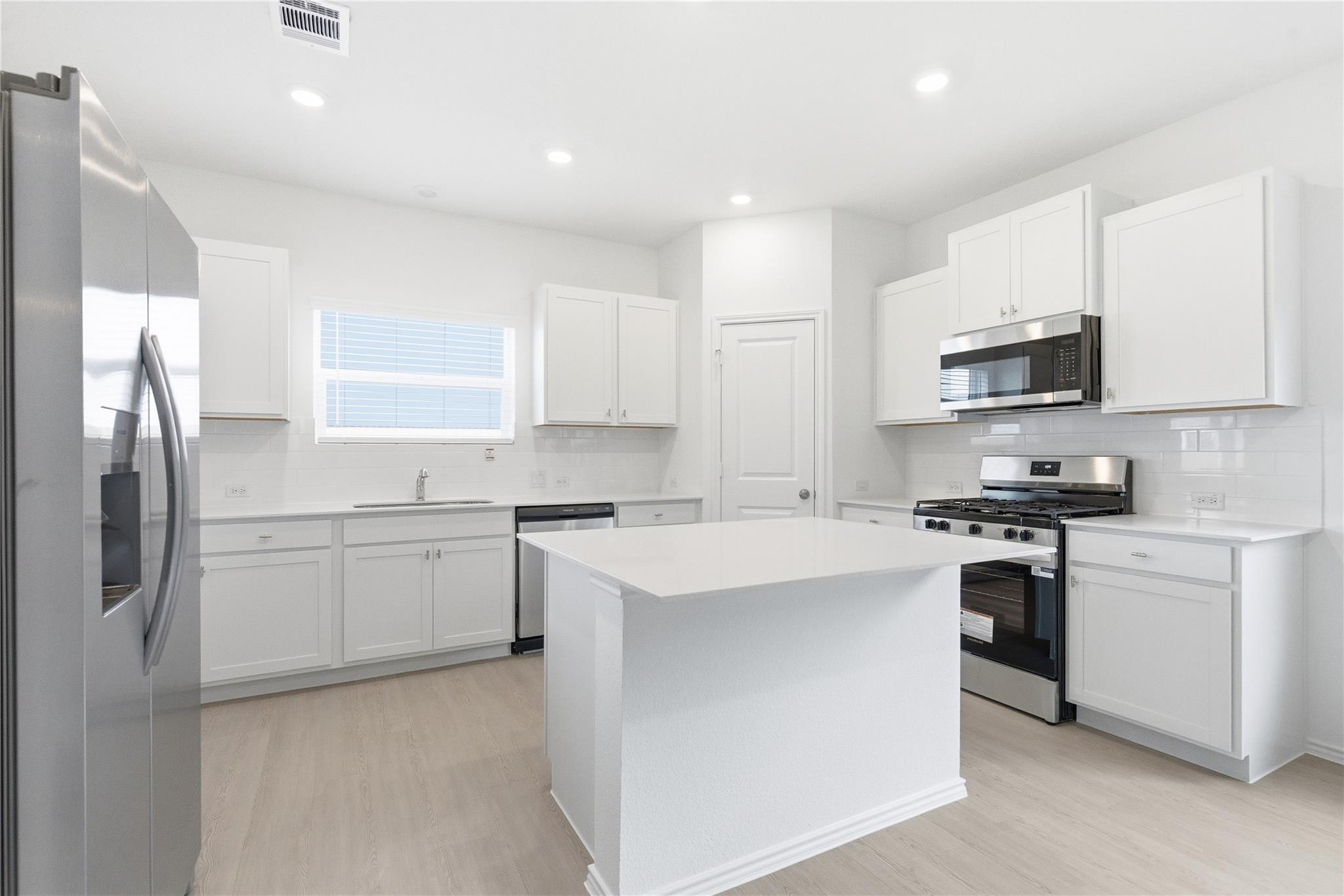 1404 Roaming Oak Bnd, Georgetown, TX 78628