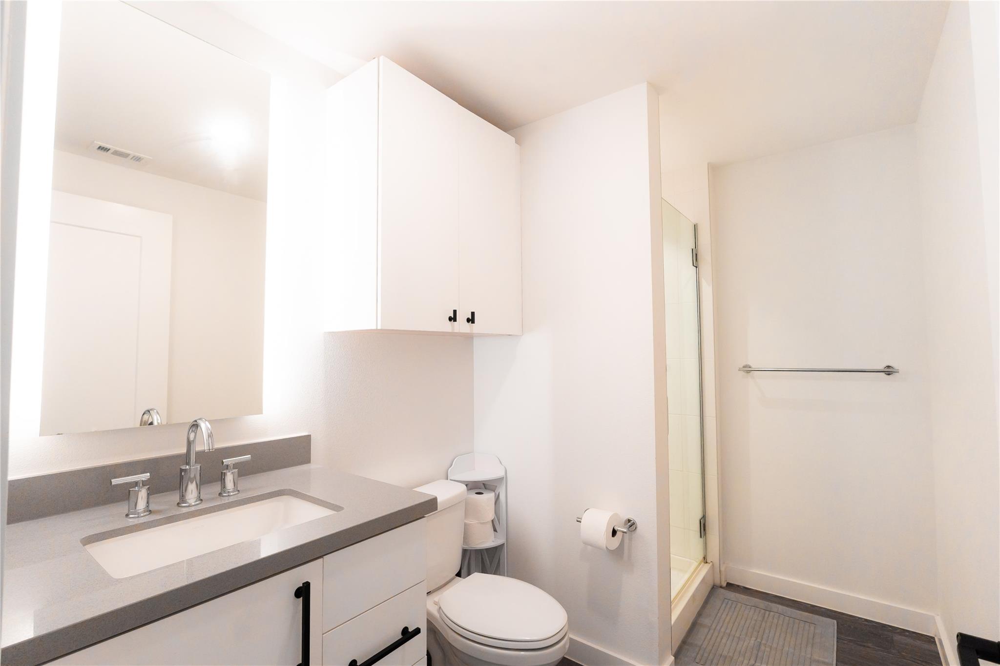 49 Navasota St # 209, Austin, TX 78702