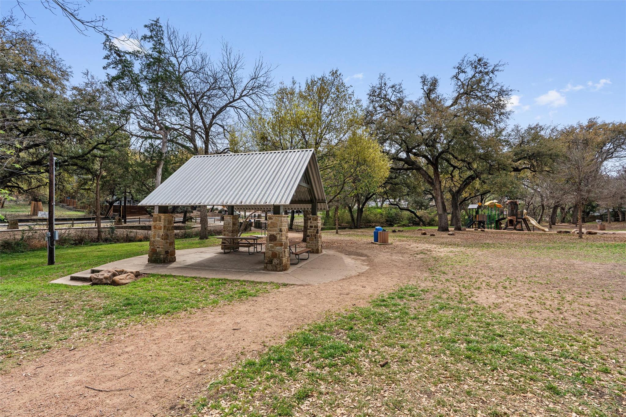 1810 Village Oak Ct, Austin, TX 78704