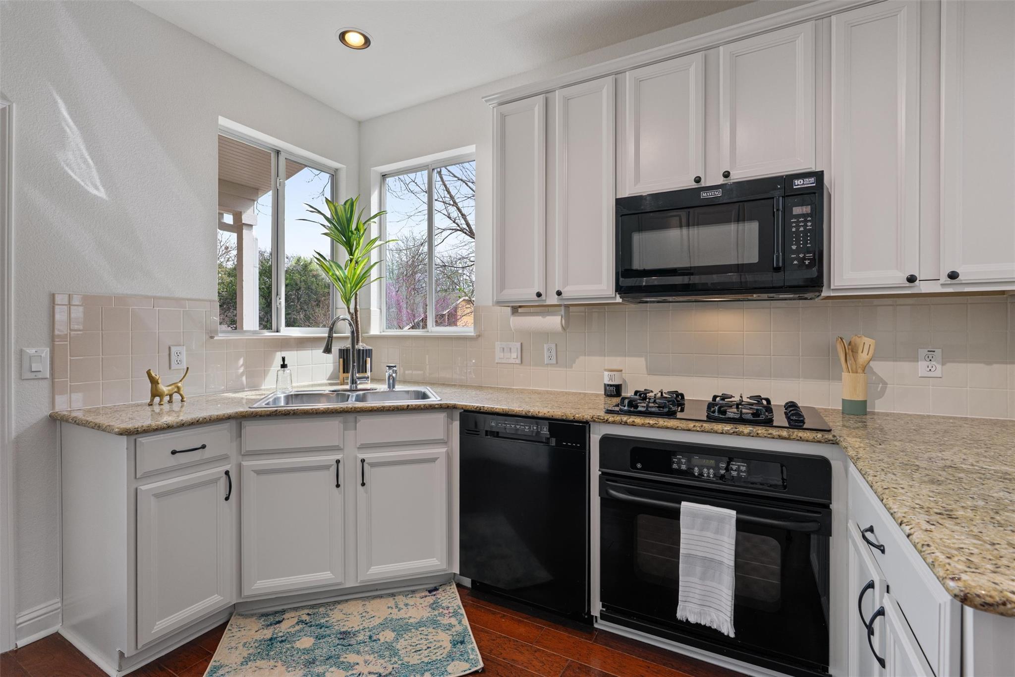 1810 Village Oak Ct, Austin, TX 78704