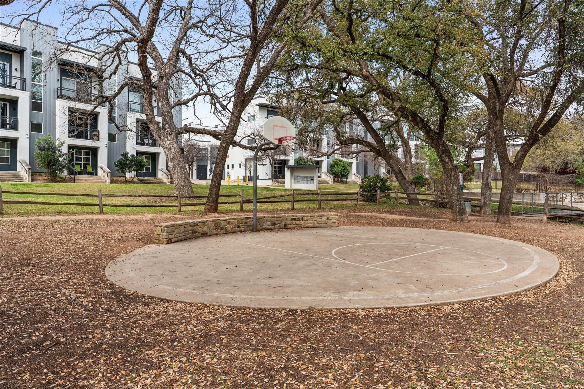 1810 Village Oak Ct, Austin, TX 78704