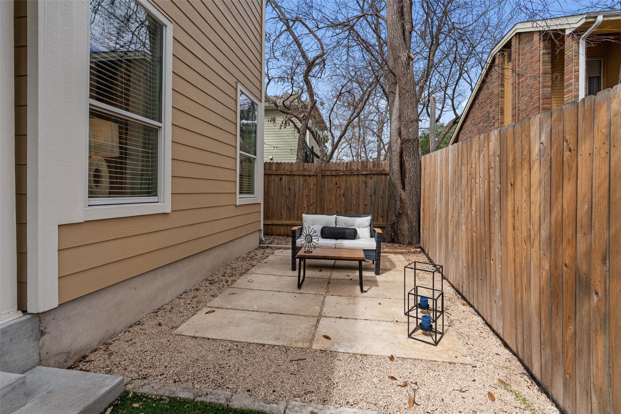 1810 Village Oak Ct, Austin, TX 78704