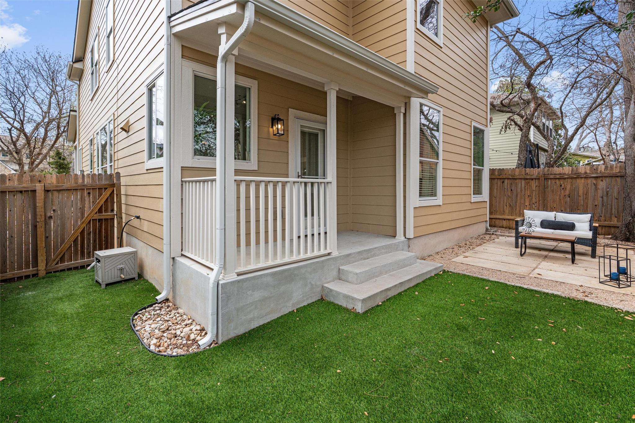 1810 Village Oak Ct, Austin, TX 78704