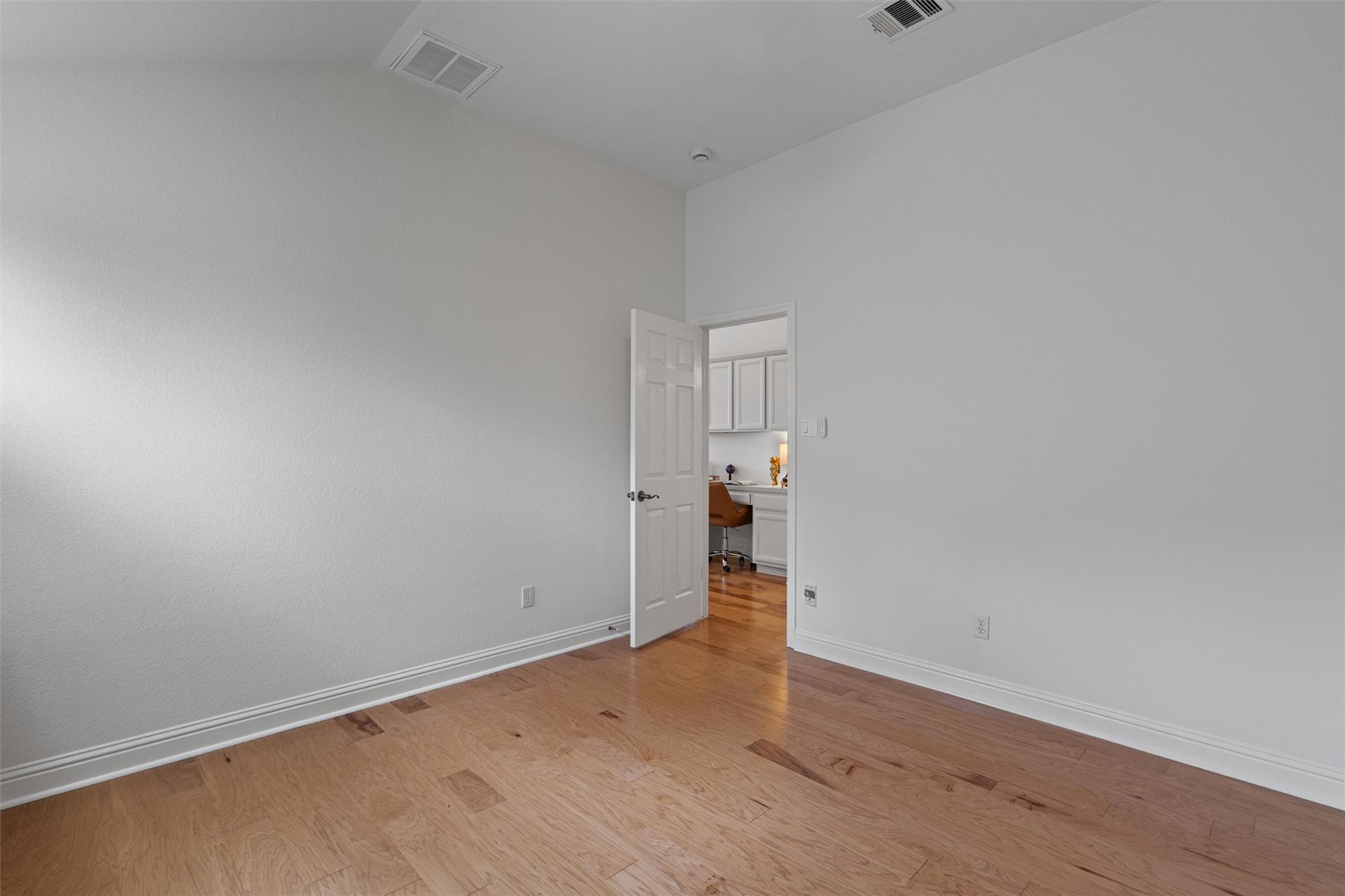 1810 Village Oak Ct, Austin, TX 78704