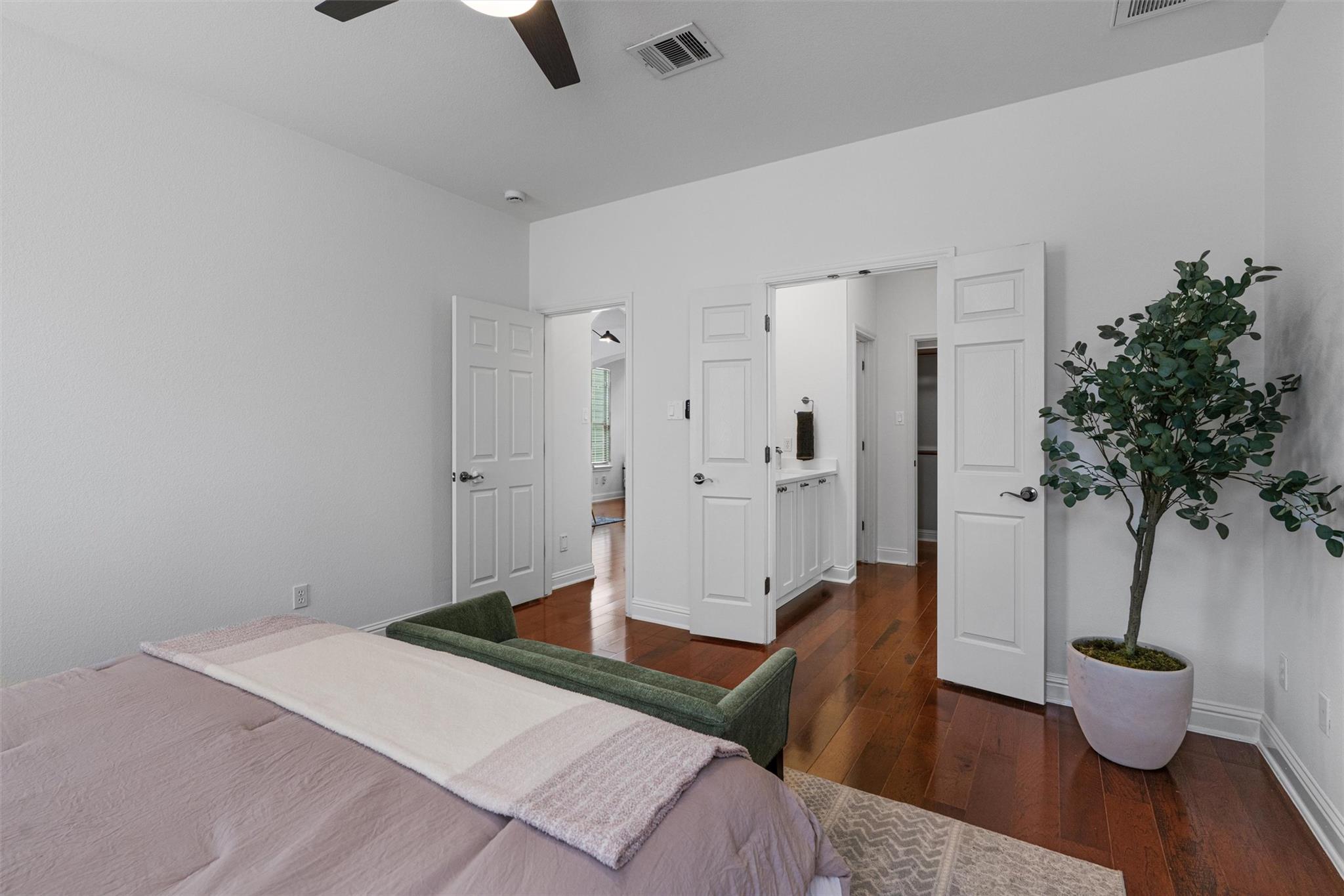 1810 Village Oak Ct, Austin, TX 78704