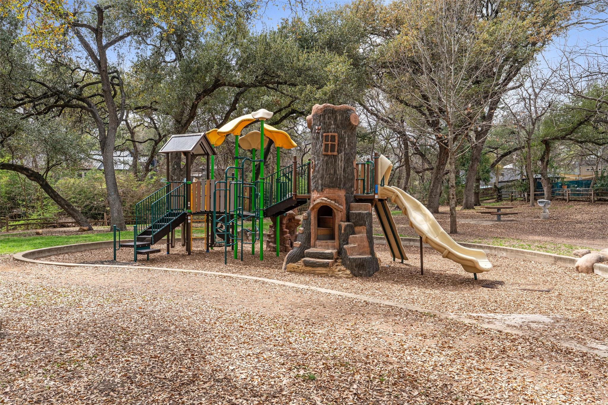 1810 Village Oak Ct, Austin, TX 78704