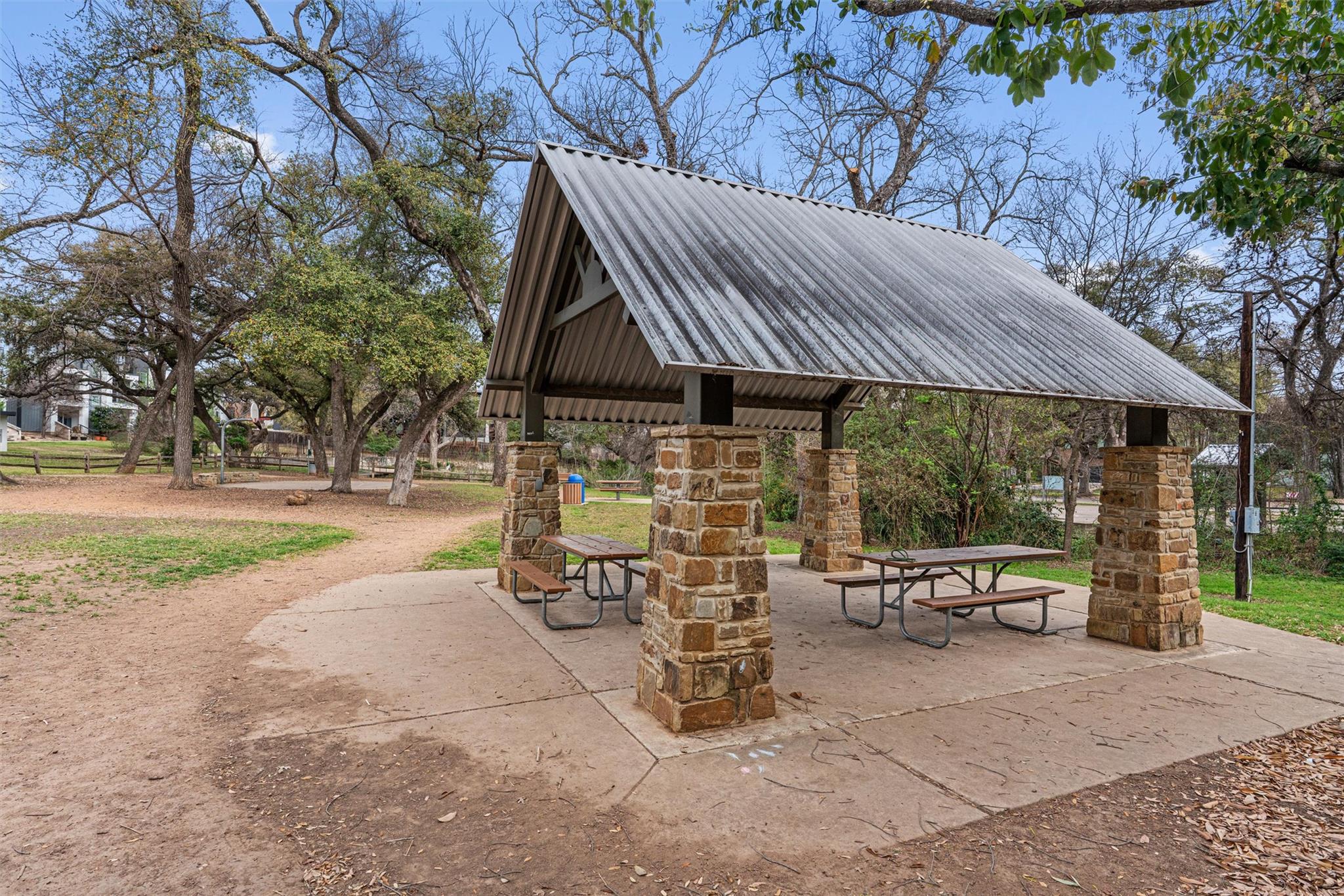 1810 Village Oak Ct, Austin, TX 78704