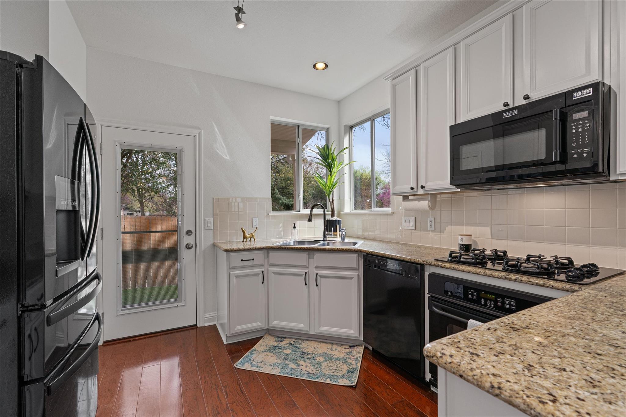 1810 Village Oak Ct, Austin, TX 78704