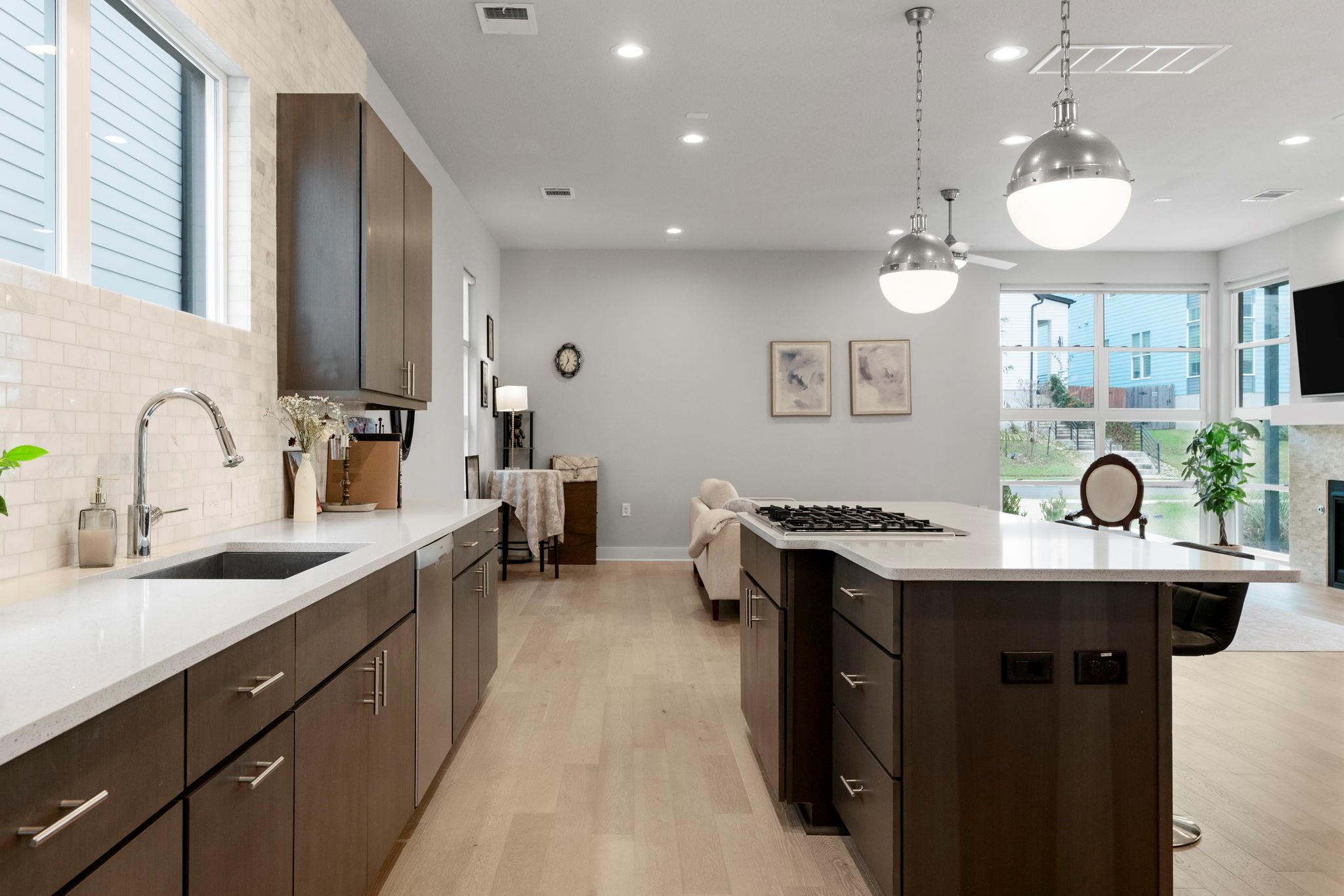 6008 Florencia Ln, Austin, TX 78724