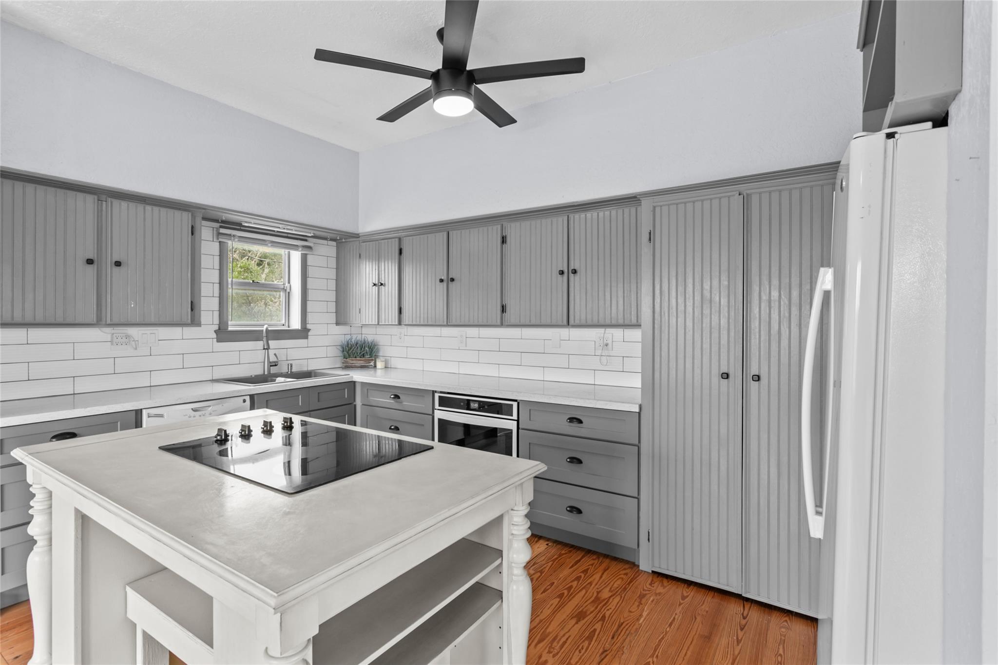 500 Springlake Dr, Dripping Springs, TX 78620