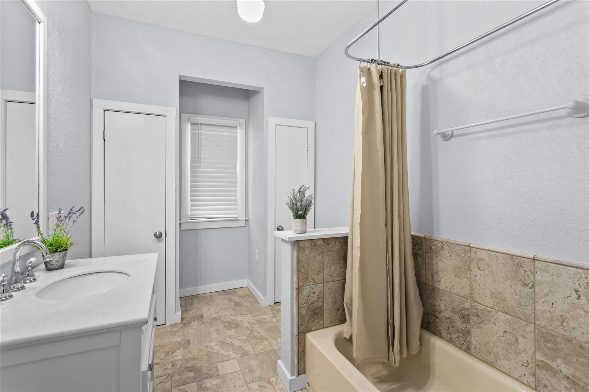 500 Springlake Dr, Dripping Springs, TX 78620