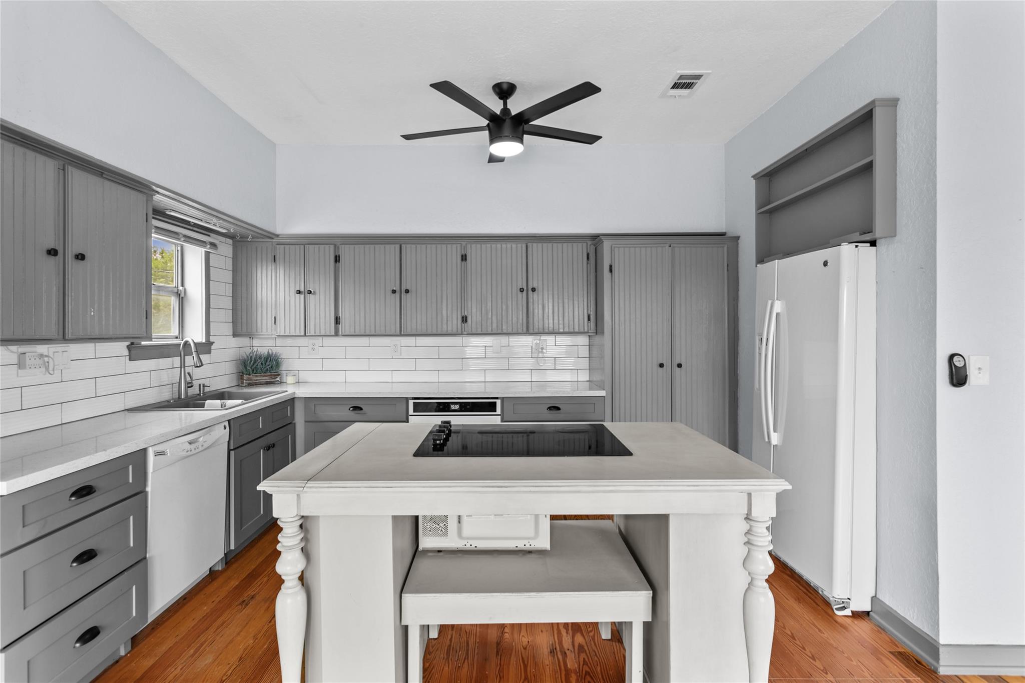 500 Springlake Dr, Dripping Springs, TX 78620