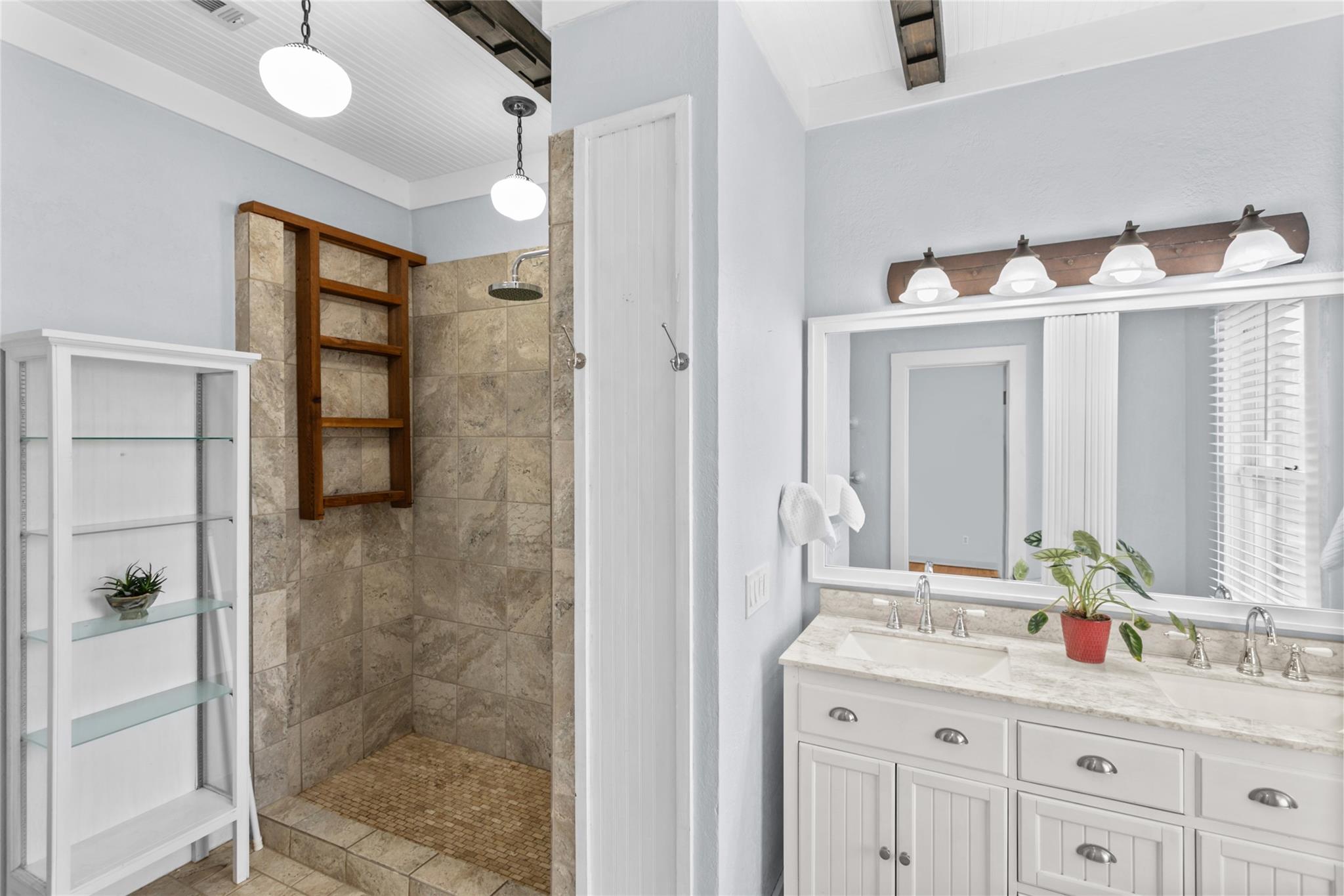 500 Springlake Dr, Dripping Springs, TX 78620