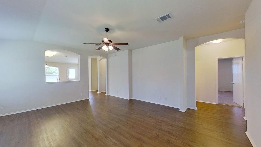 1013 W South St, Leander, TX 78641