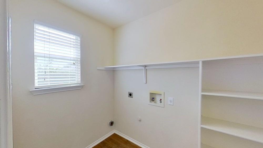 1013 W South St, Leander, TX 78641