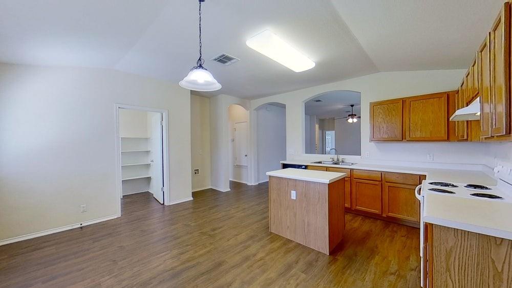 1013 W South St, Leander, TX 78641