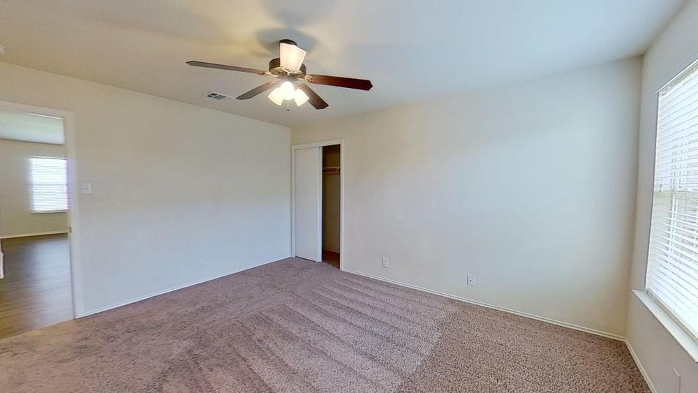 1013 W South St, Leander, TX 78641