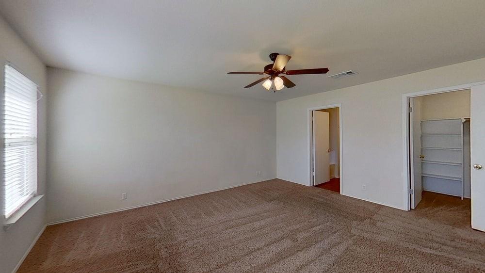 1013 W South St, Leander, TX 78641