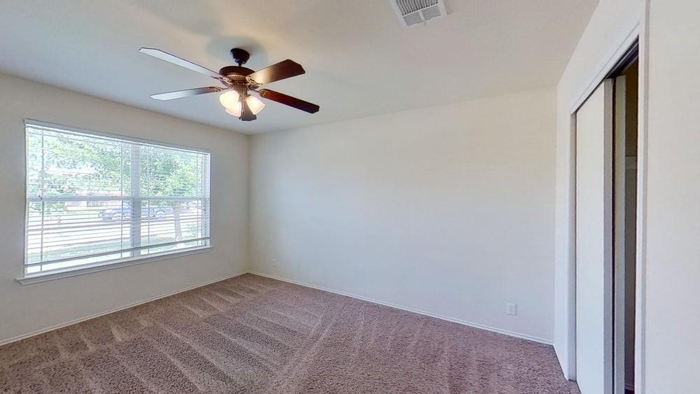 1013 W South St, Leander, TX 78641