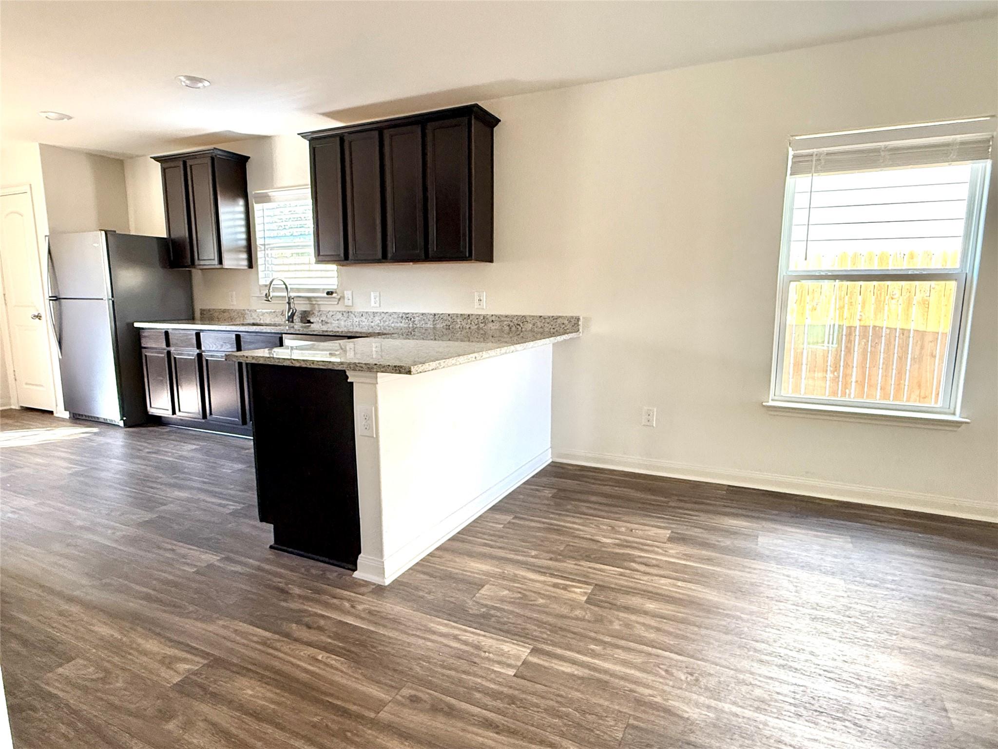 1008 Riverdale Cv, Jarrell, TX 76537