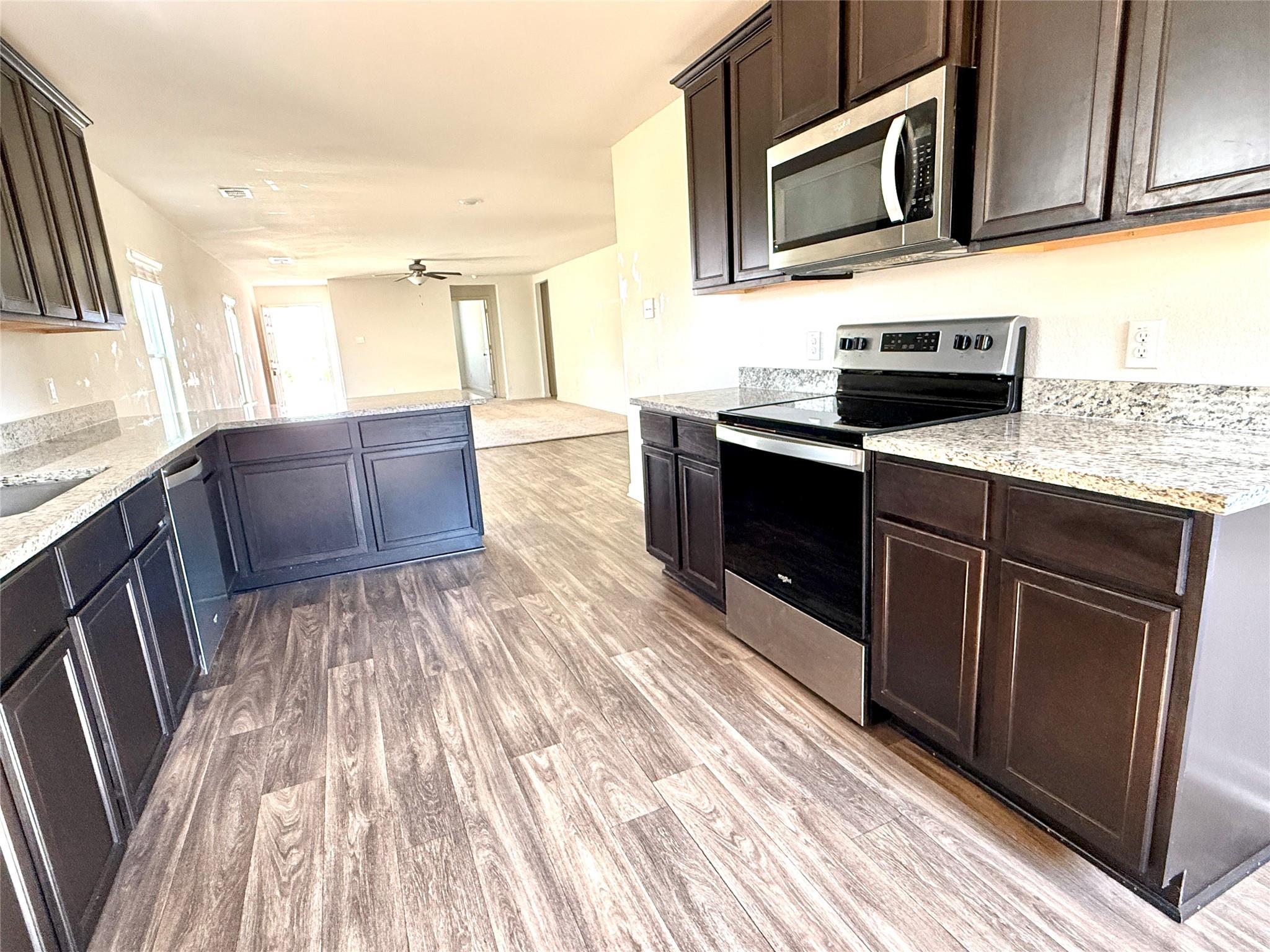 1008 Riverdale Cv, Jarrell, TX 76537