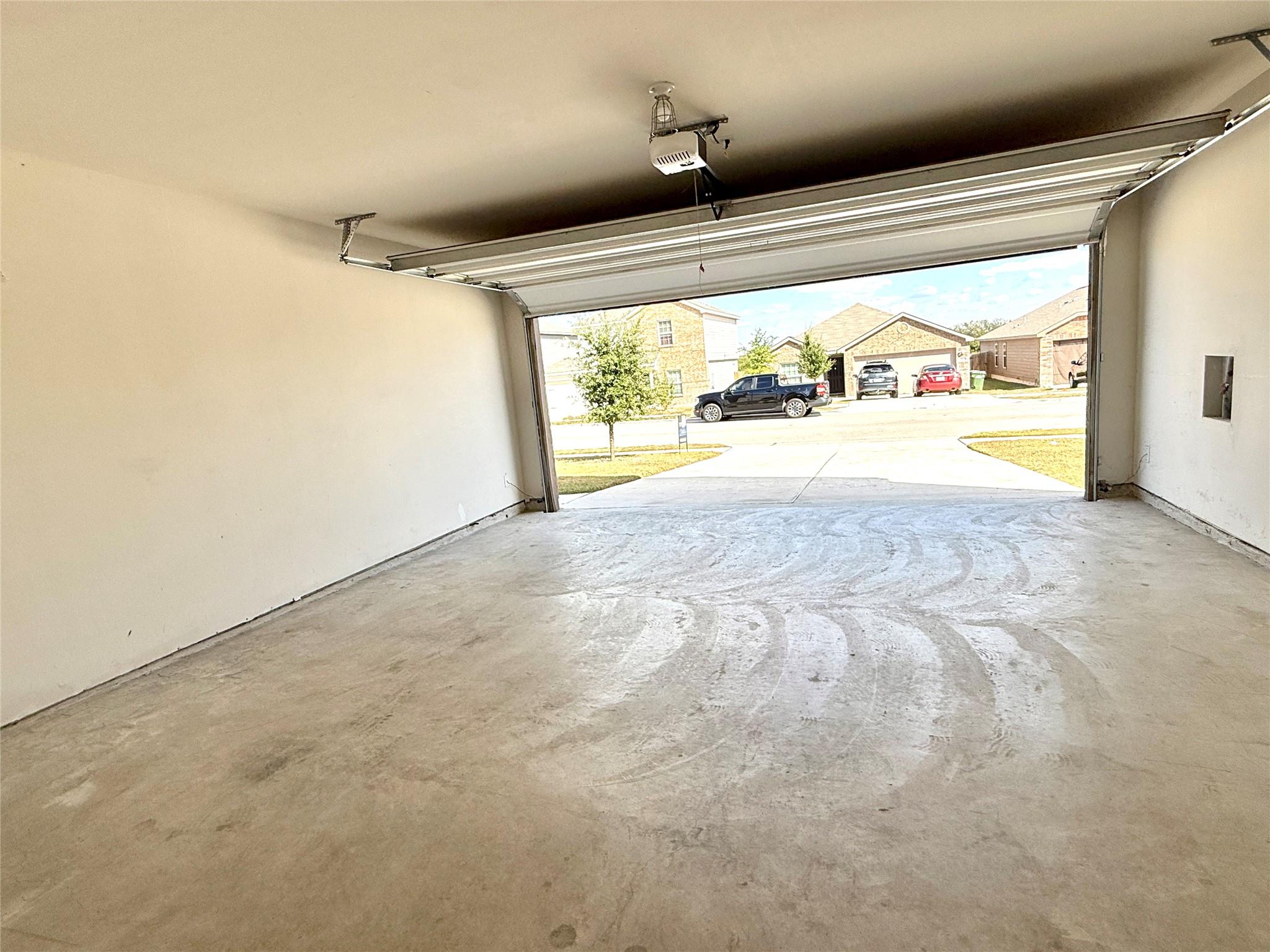 1008 Riverdale Cv, Jarrell, TX 76537