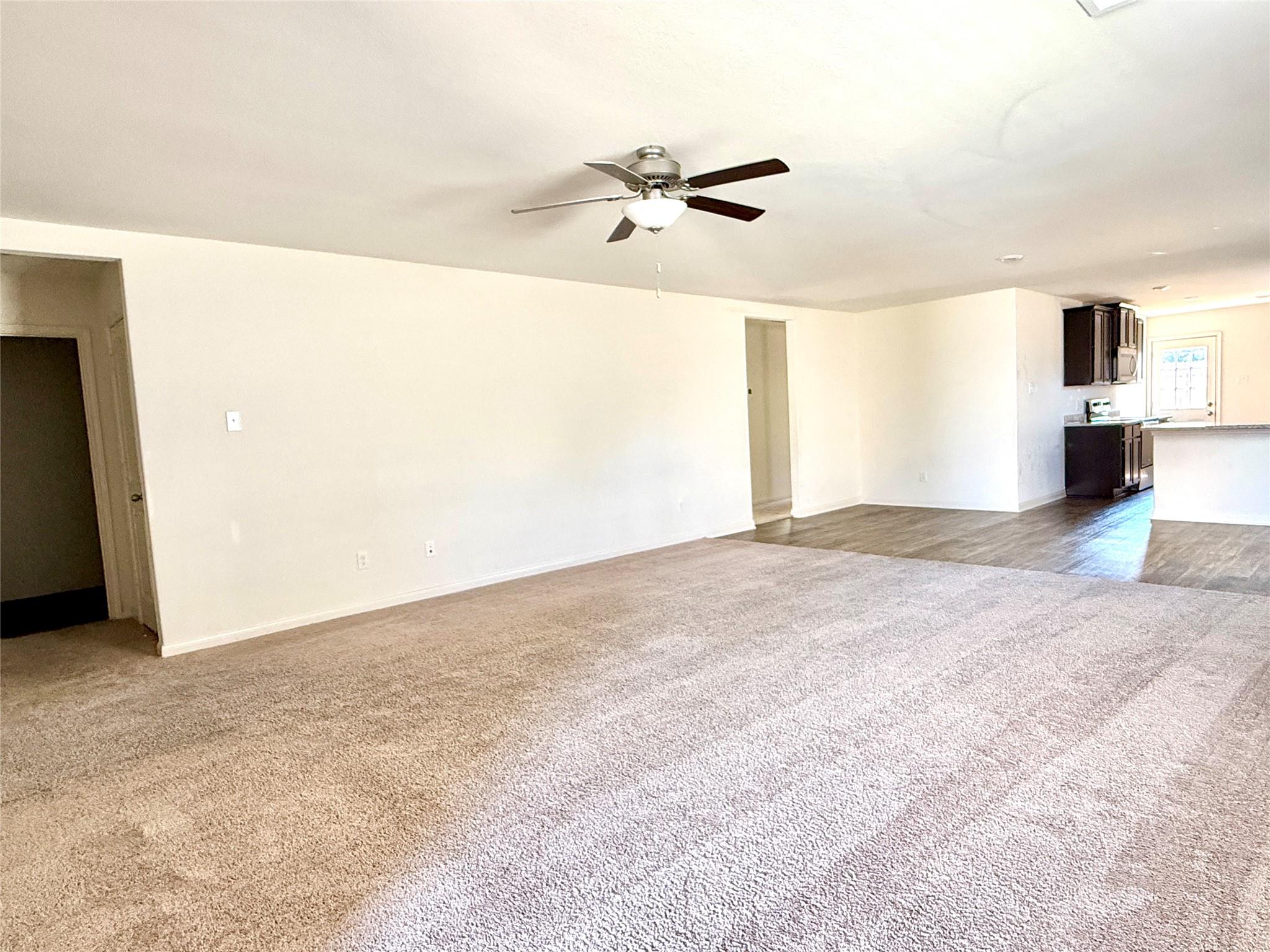 1008 Riverdale Cv, Jarrell, TX 76537