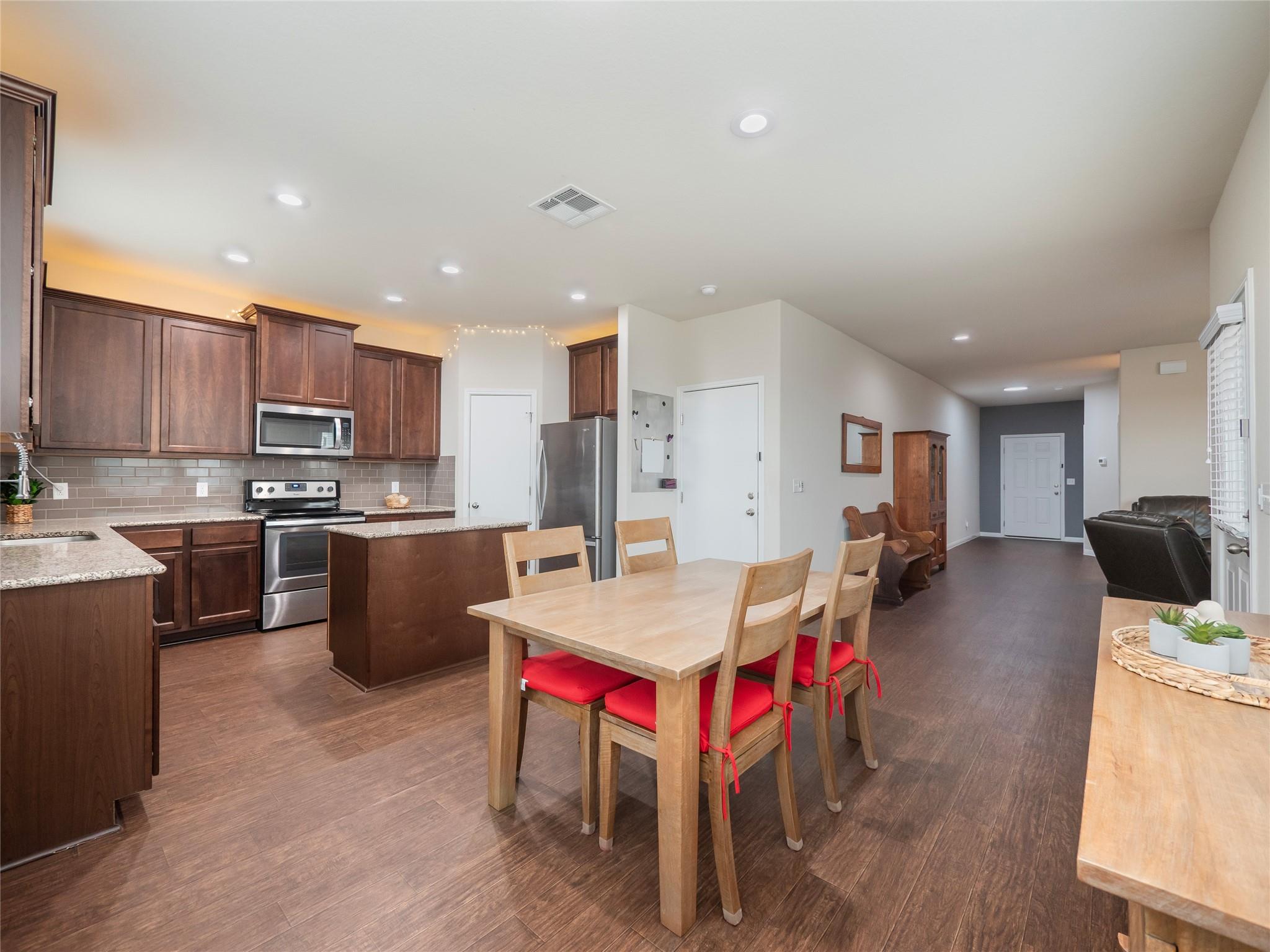 304 La Escalera Dr, Leander, TX 78641