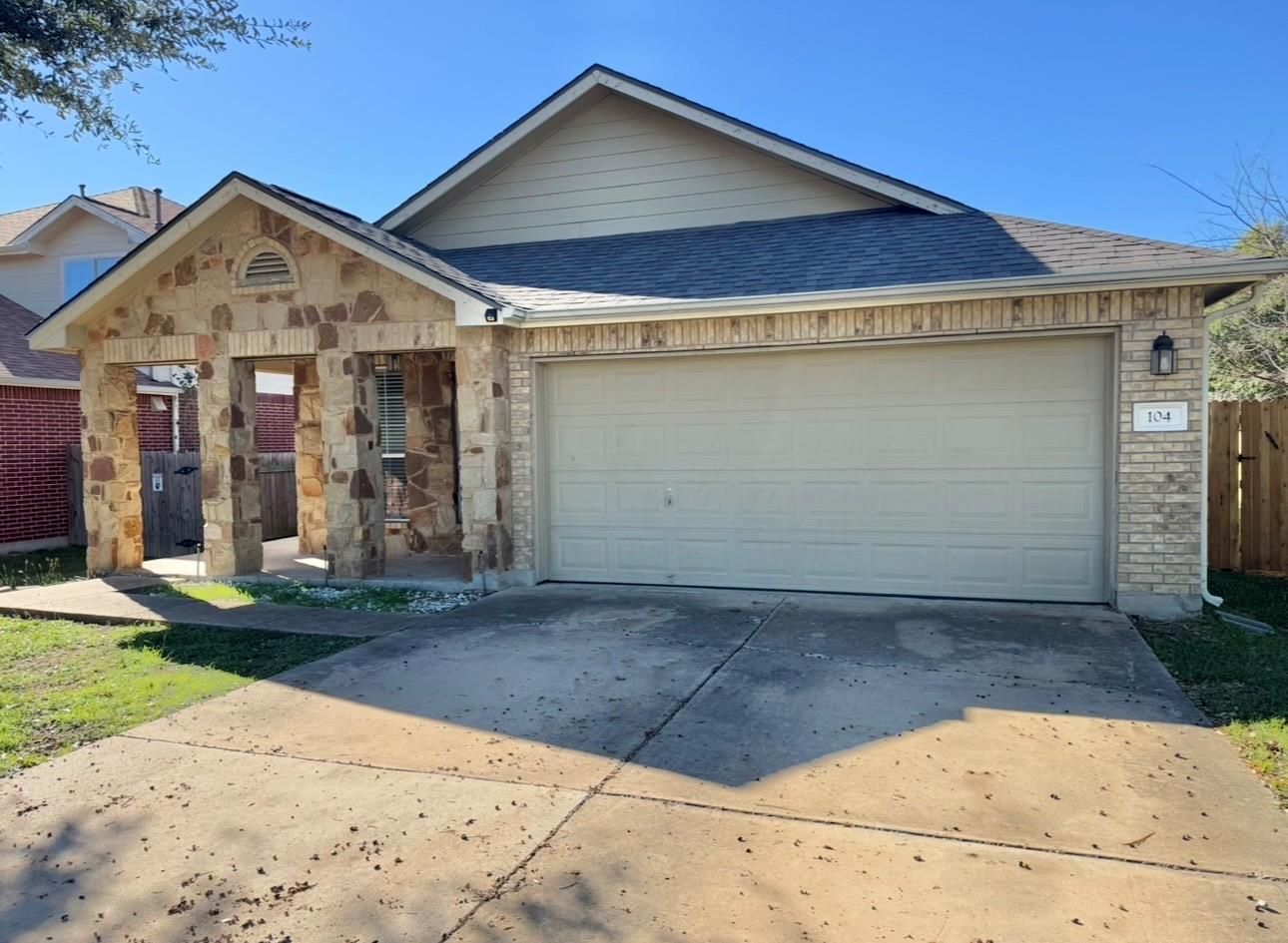 104 Gettysburg Loop, Elgin, TX 78621