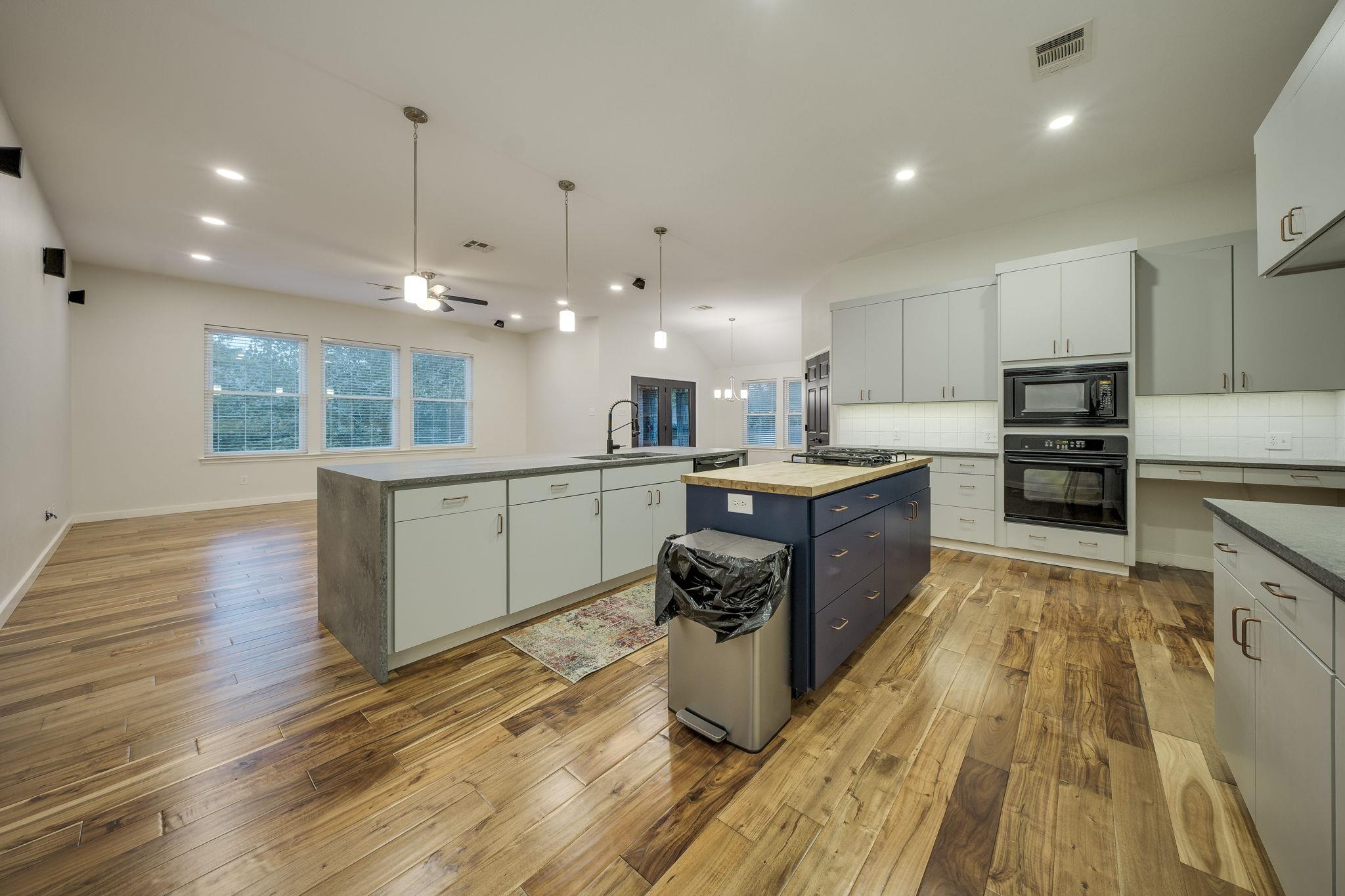 412 Chaparall Dr, Leander, TX 78641