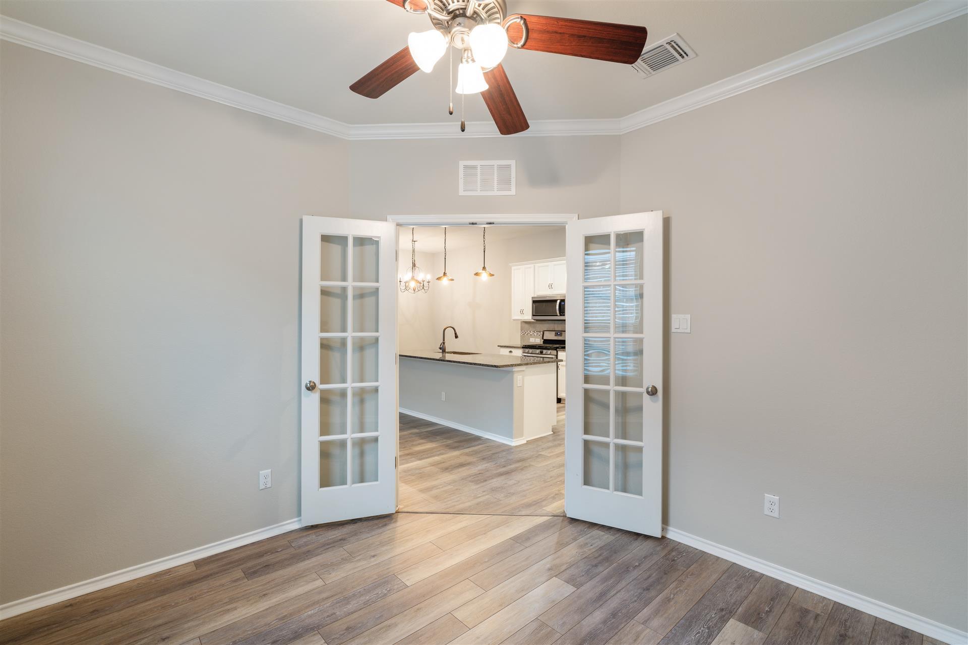 320 Cyril Dr, Hutto, TX 78634