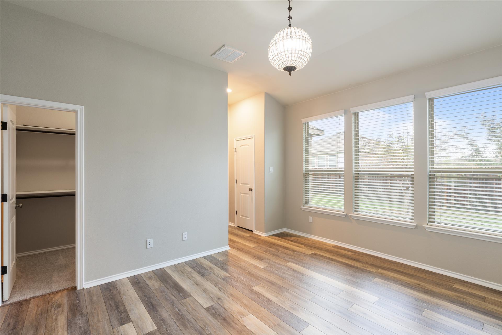 320 Cyril Dr, Hutto, TX 78634