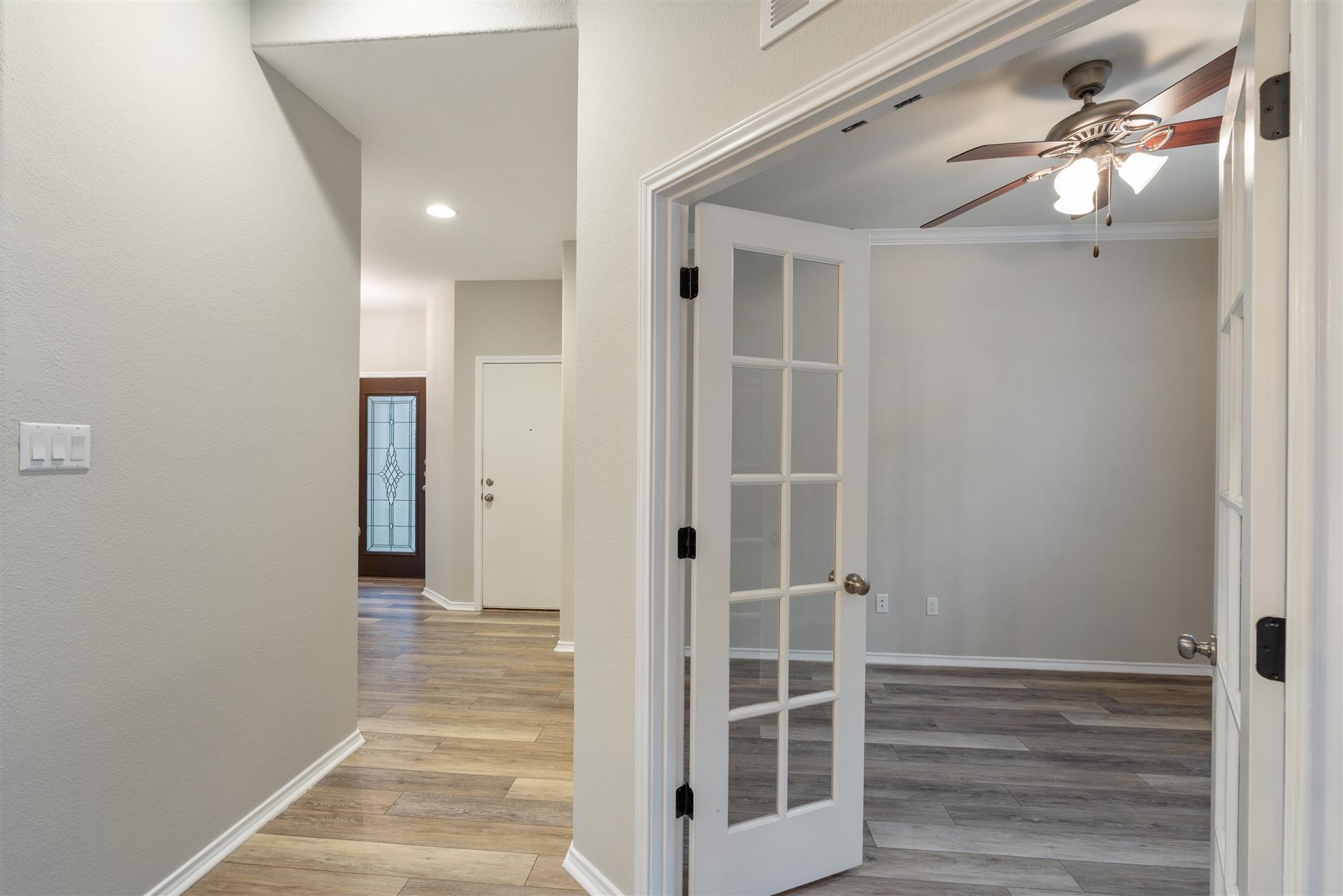 320 Cyril Dr, Hutto, TX 78634