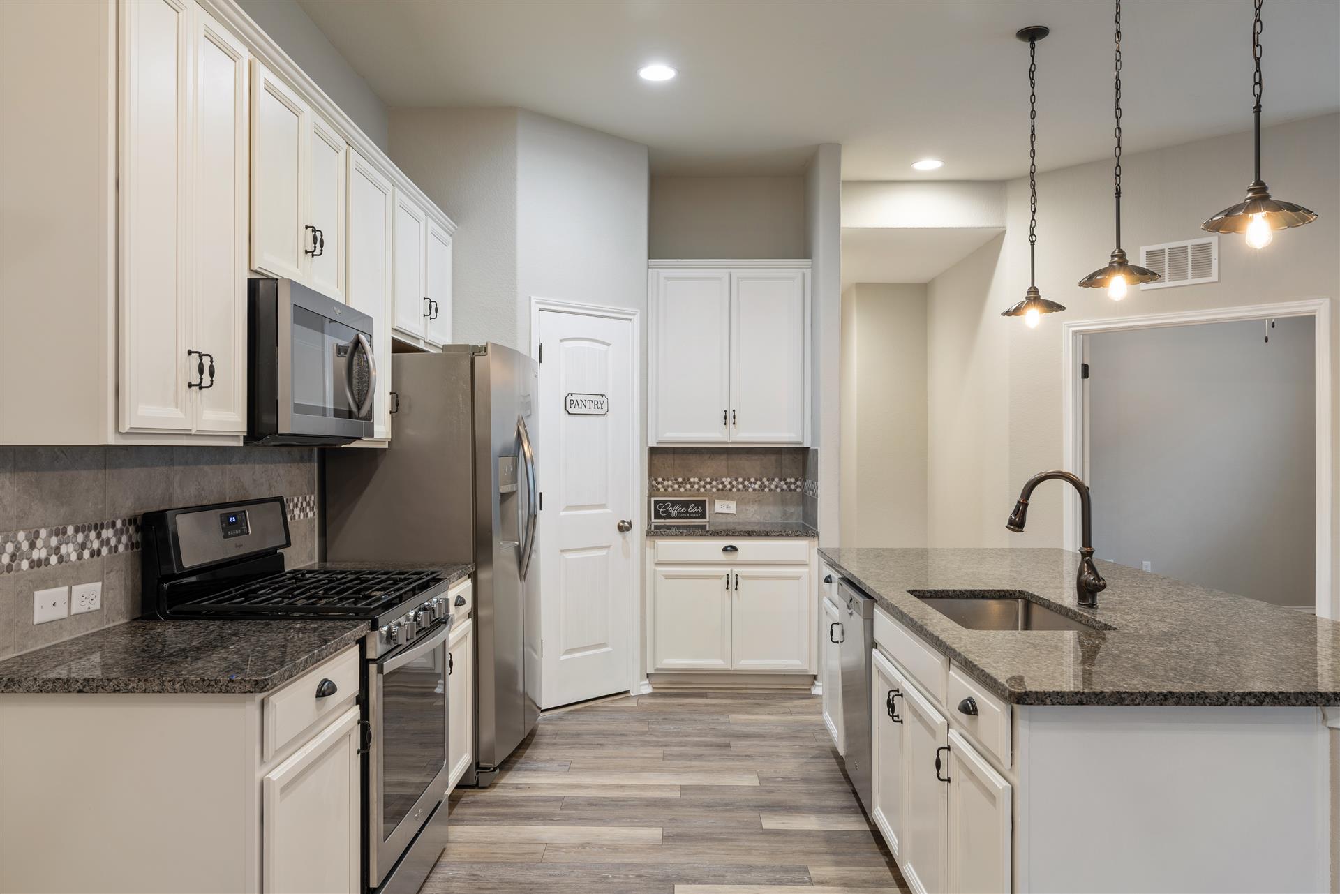 320 Cyril Dr, Hutto, TX 78634