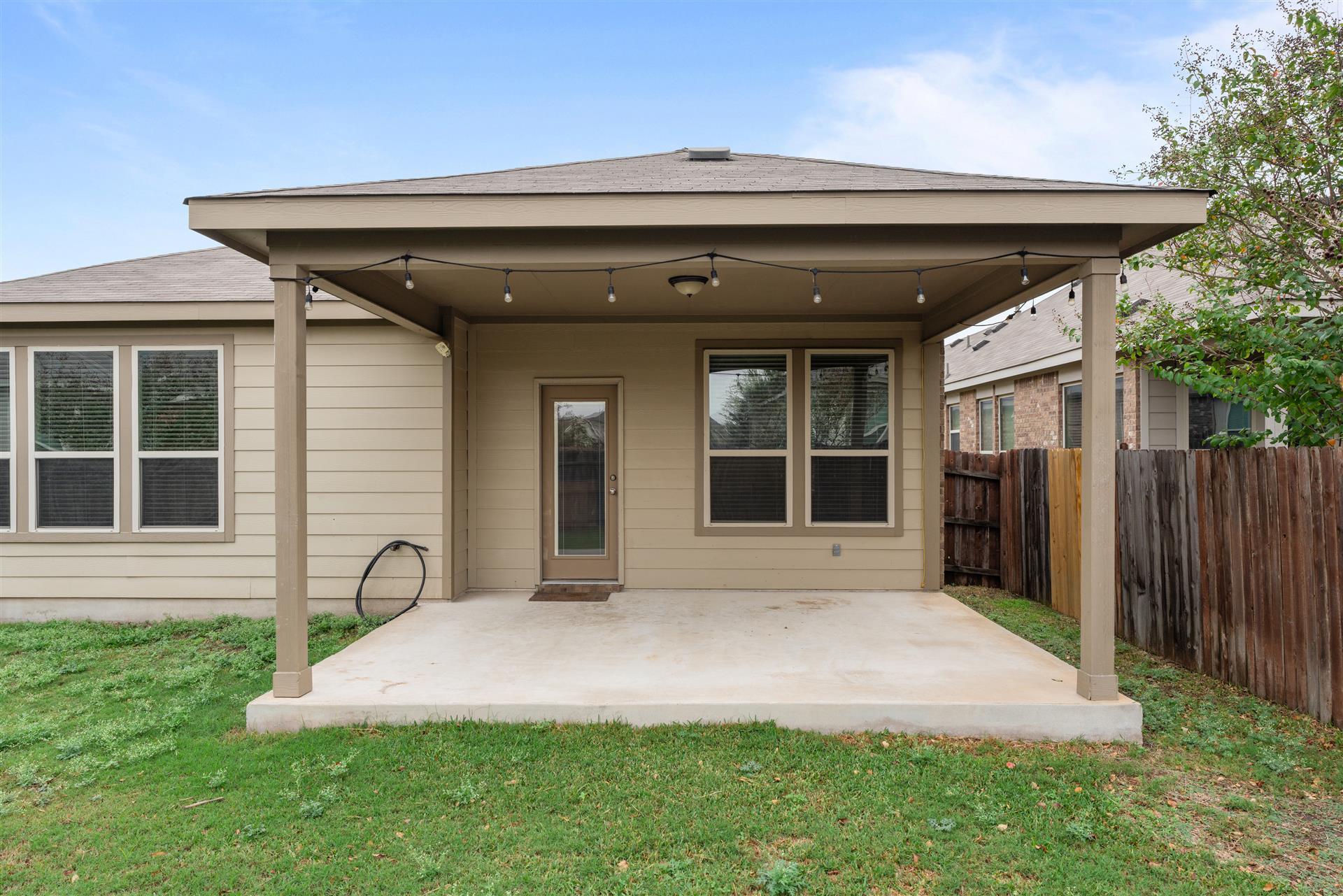 320 Cyril Dr, Hutto, TX 78634