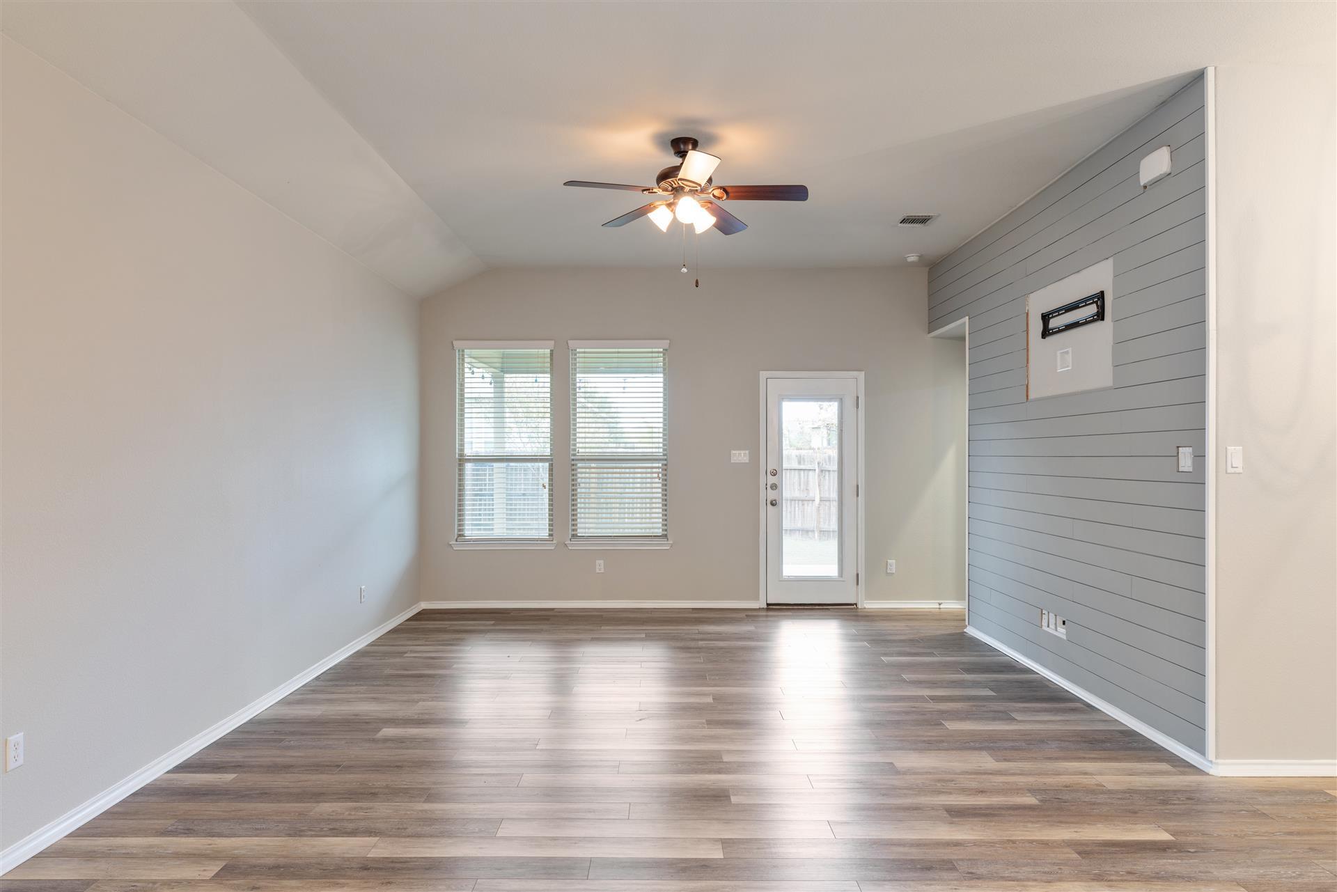 320 Cyril Dr, Hutto, TX 78634