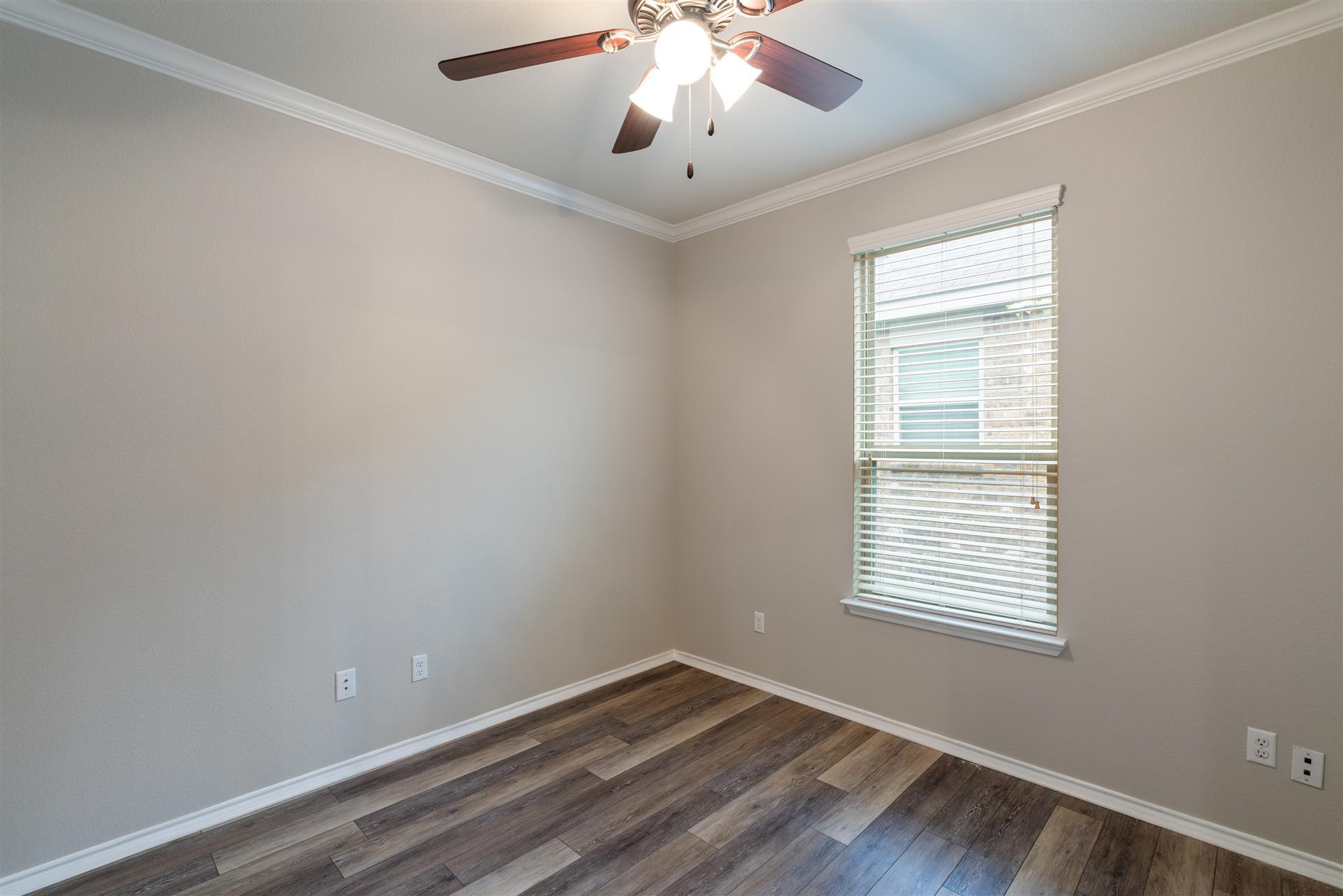 320 Cyril Dr, Hutto, TX 78634