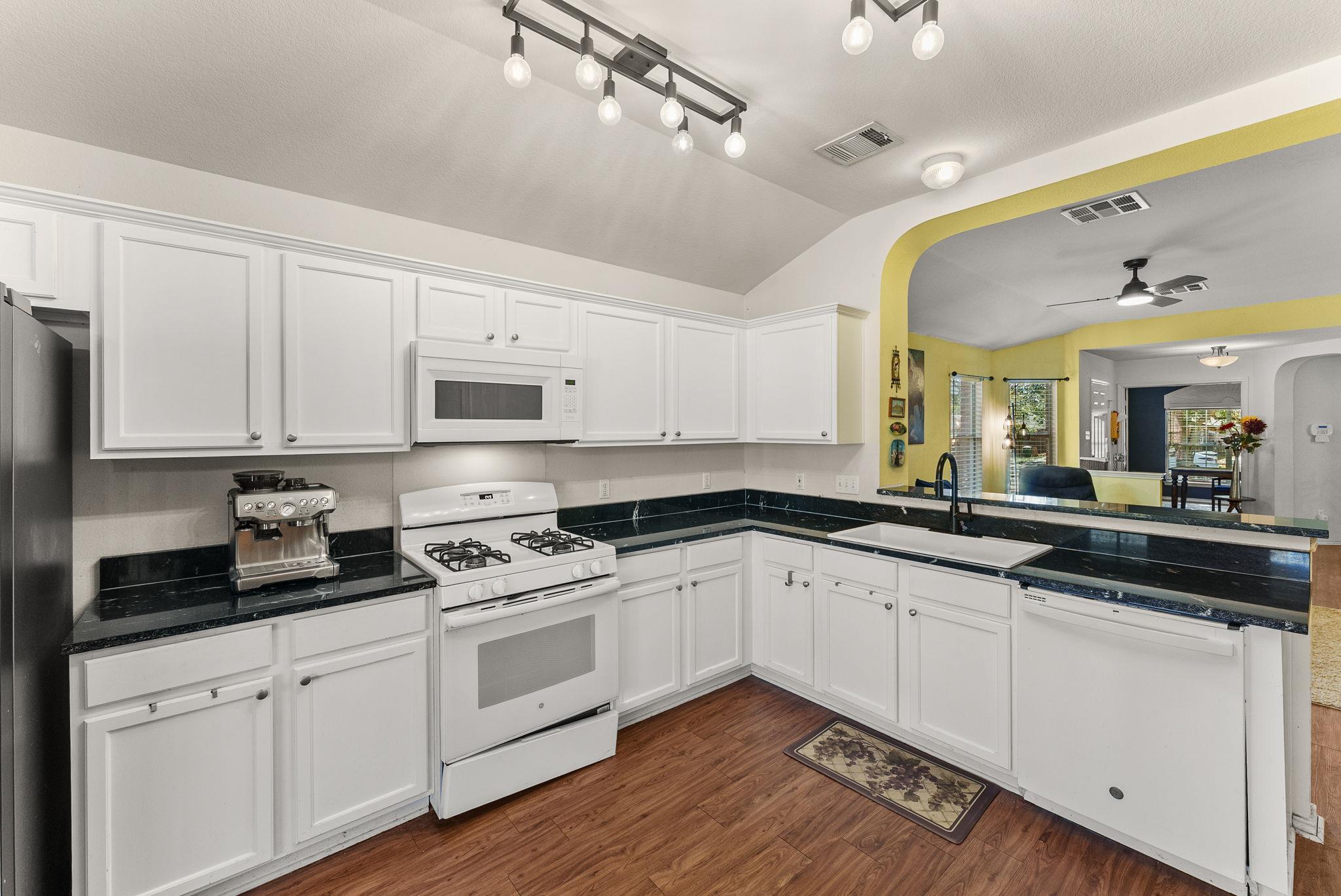 11407 Jim Thorpe Ln, Austin, TX 78748