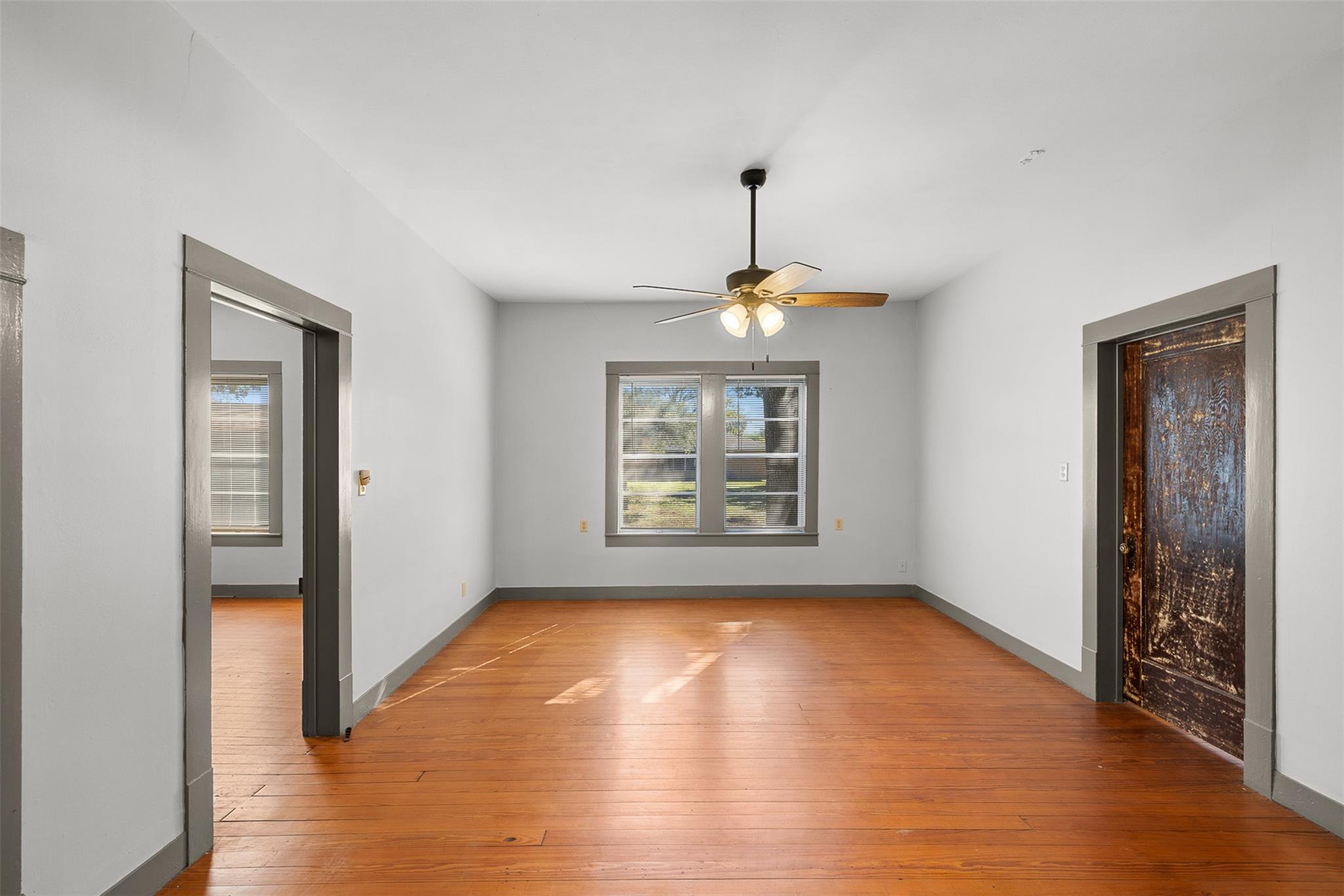 1002 N Banks St, Caldwell, TX 77836