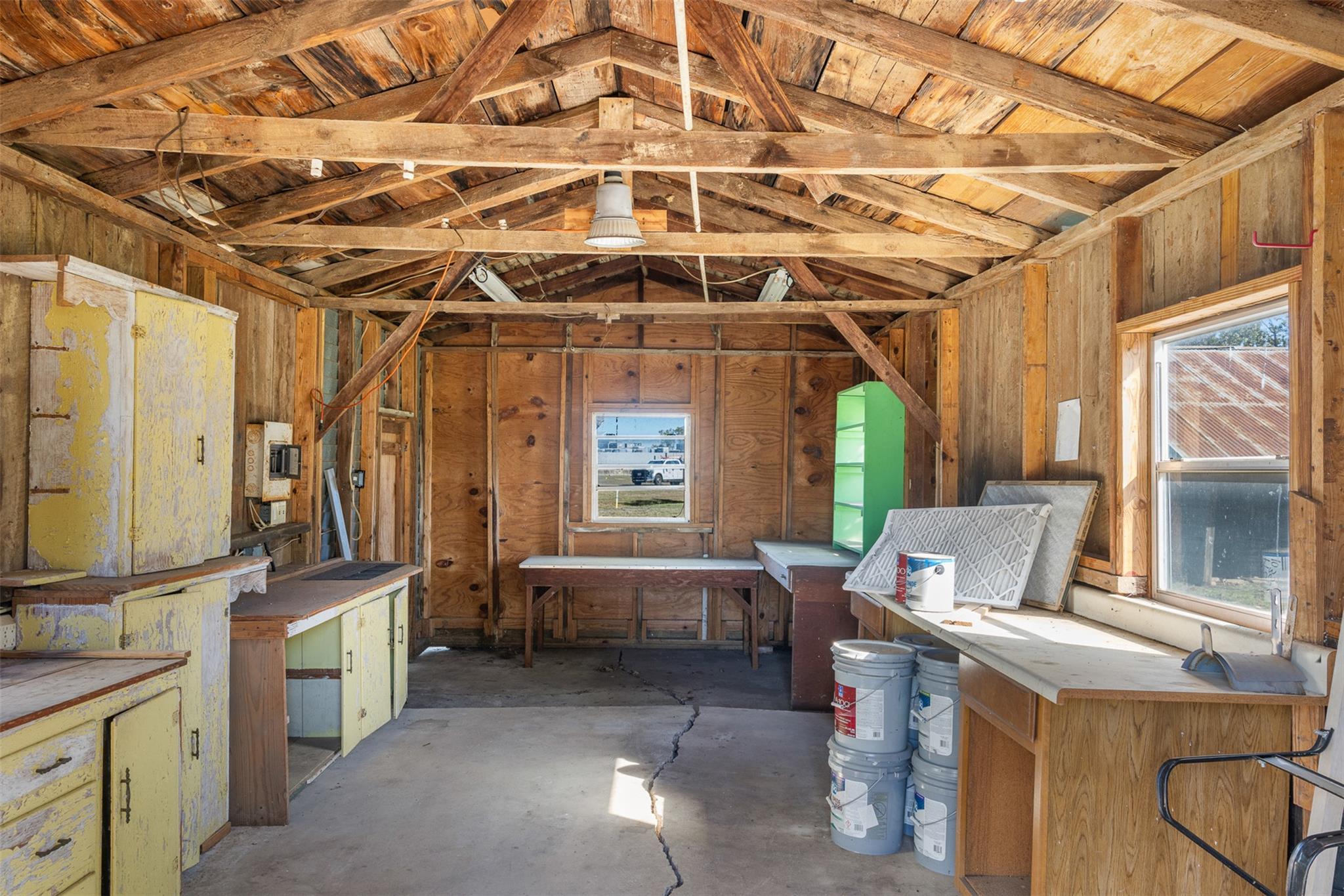 1002 N Banks St, Caldwell, TX 77836