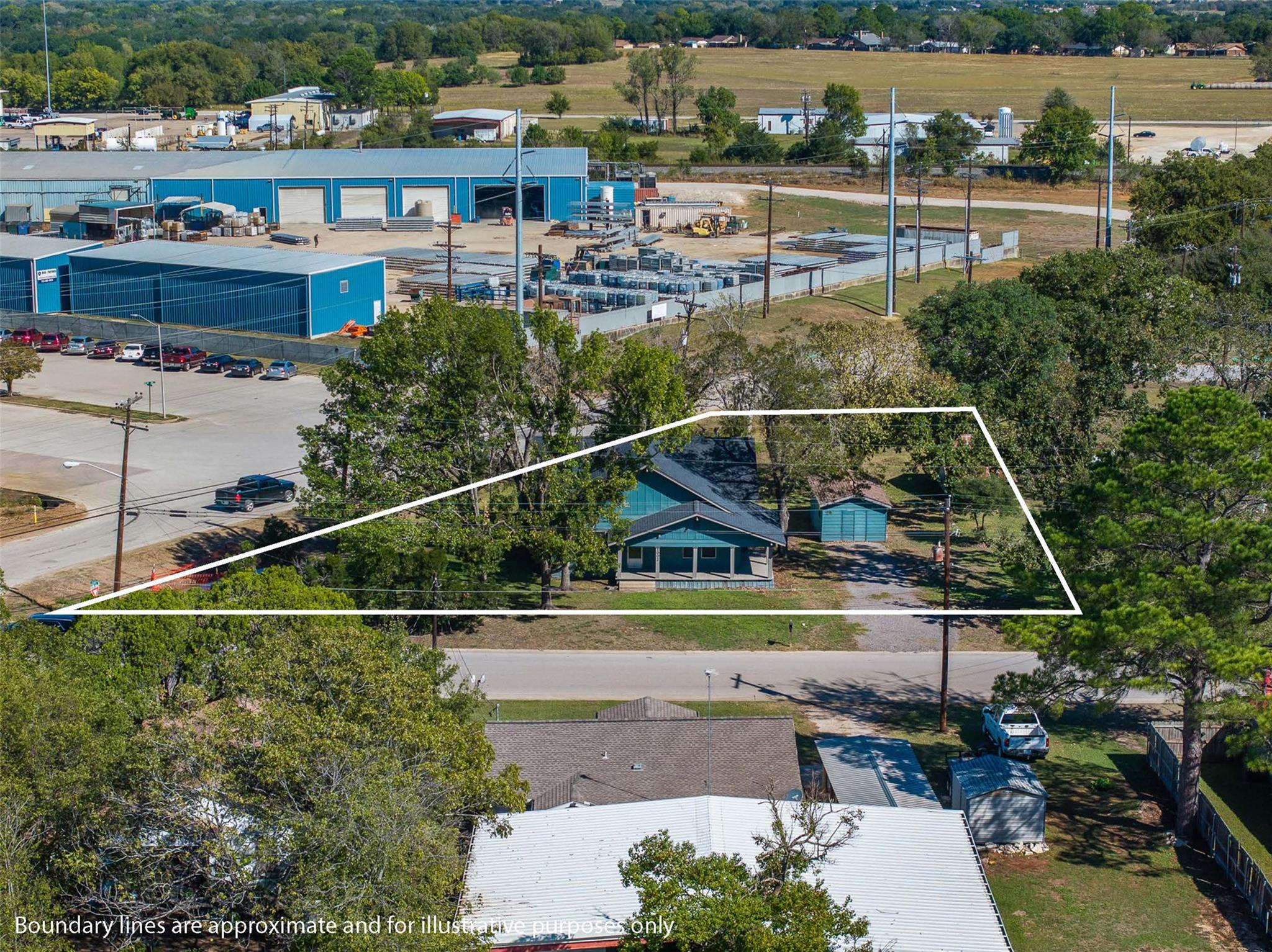 1002 N Banks St, Caldwell, TX 77836