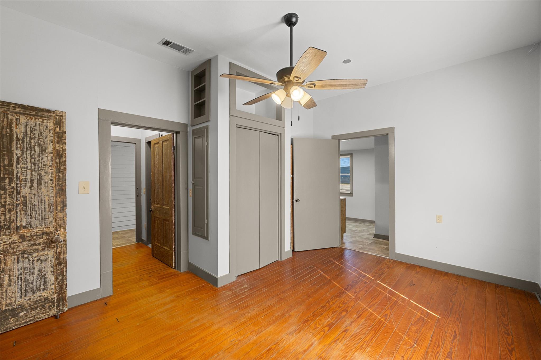 1002 N Banks St, Caldwell, TX 77836