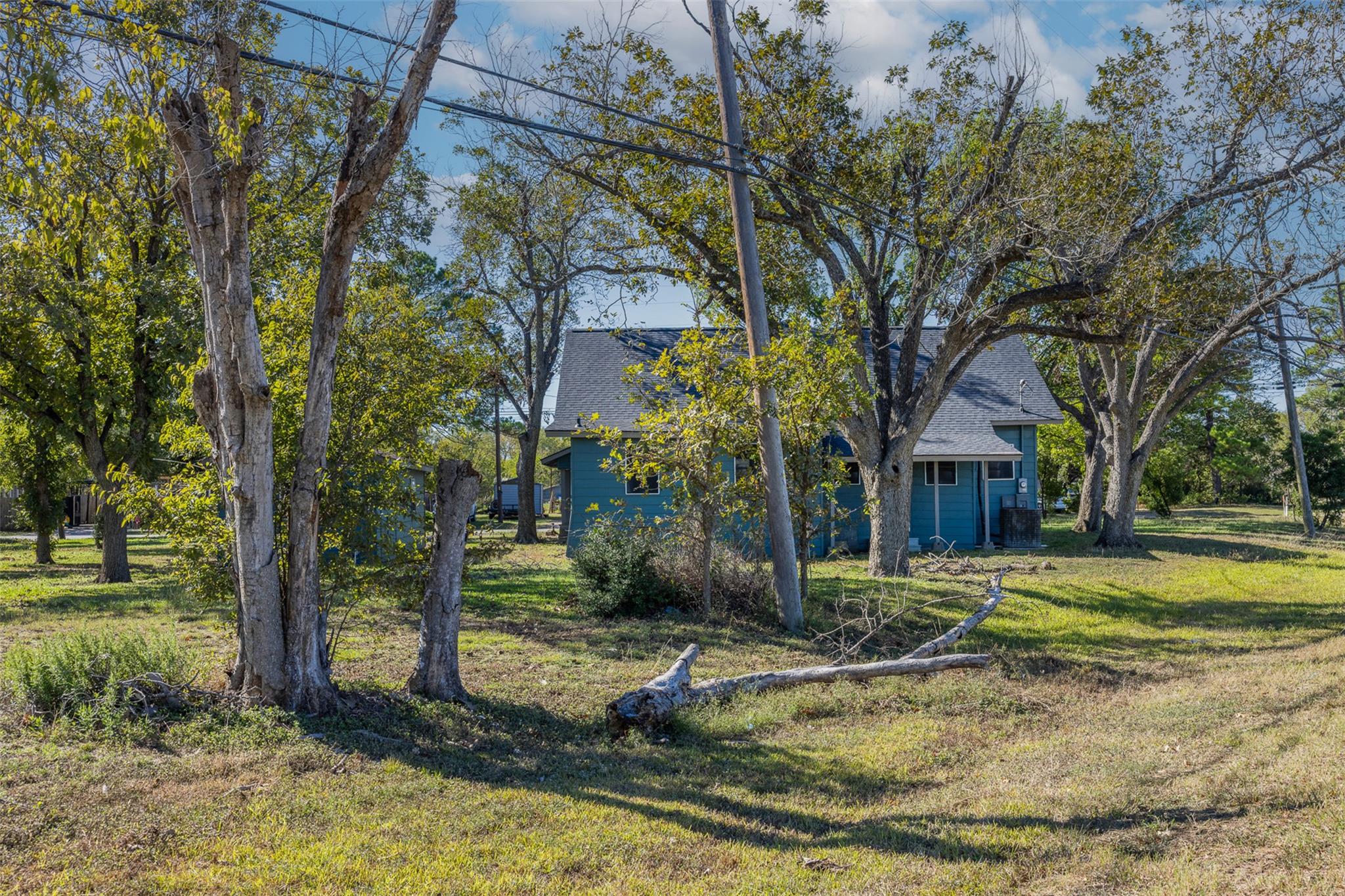 1002 N Banks St, Caldwell, TX 77836