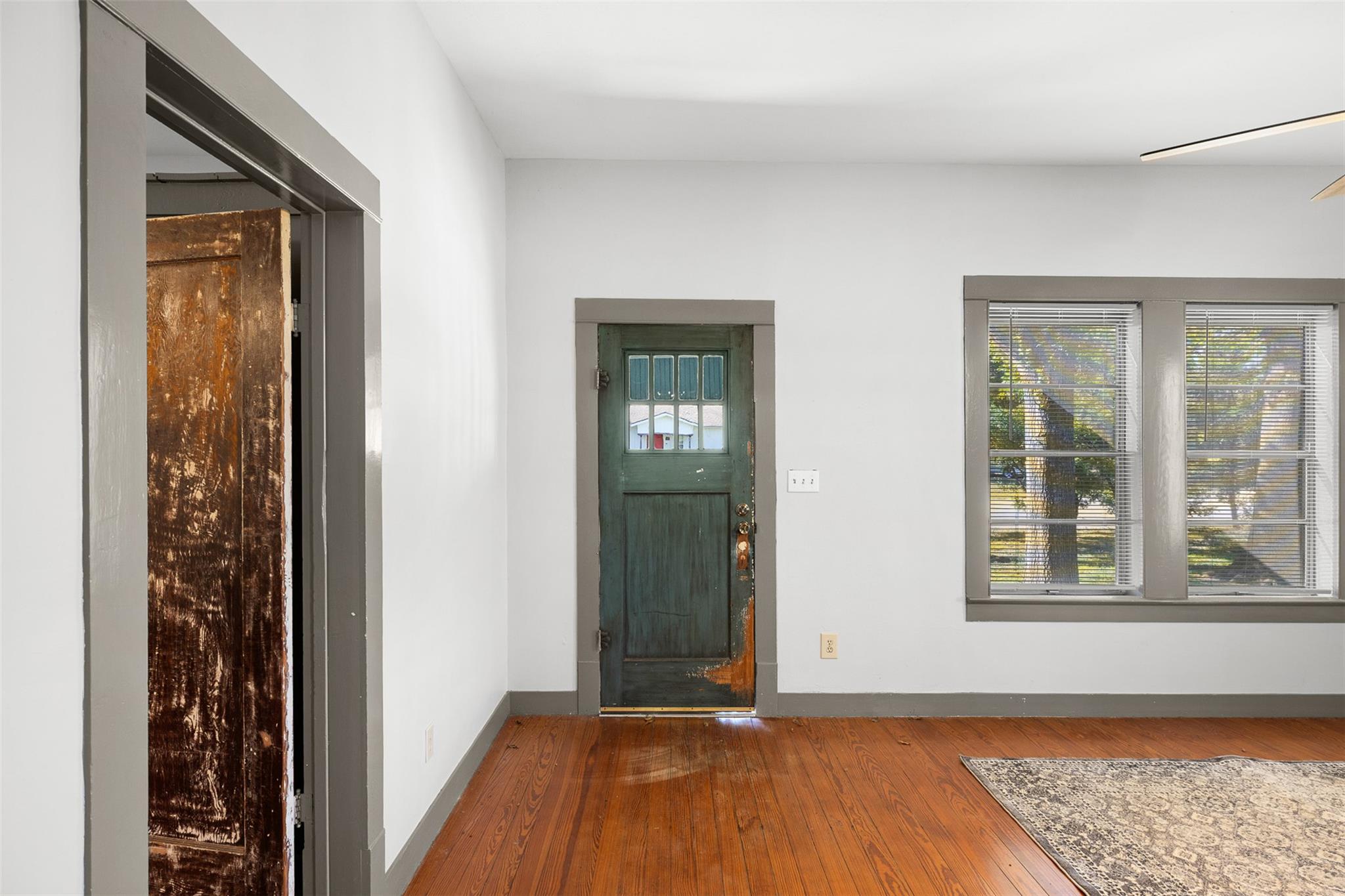 1002 N Banks St, Caldwell, TX 77836