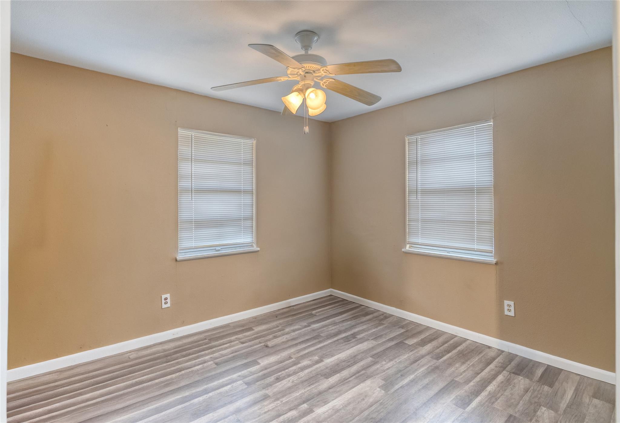 315 E Bexar St, Crystal City, TX 78839