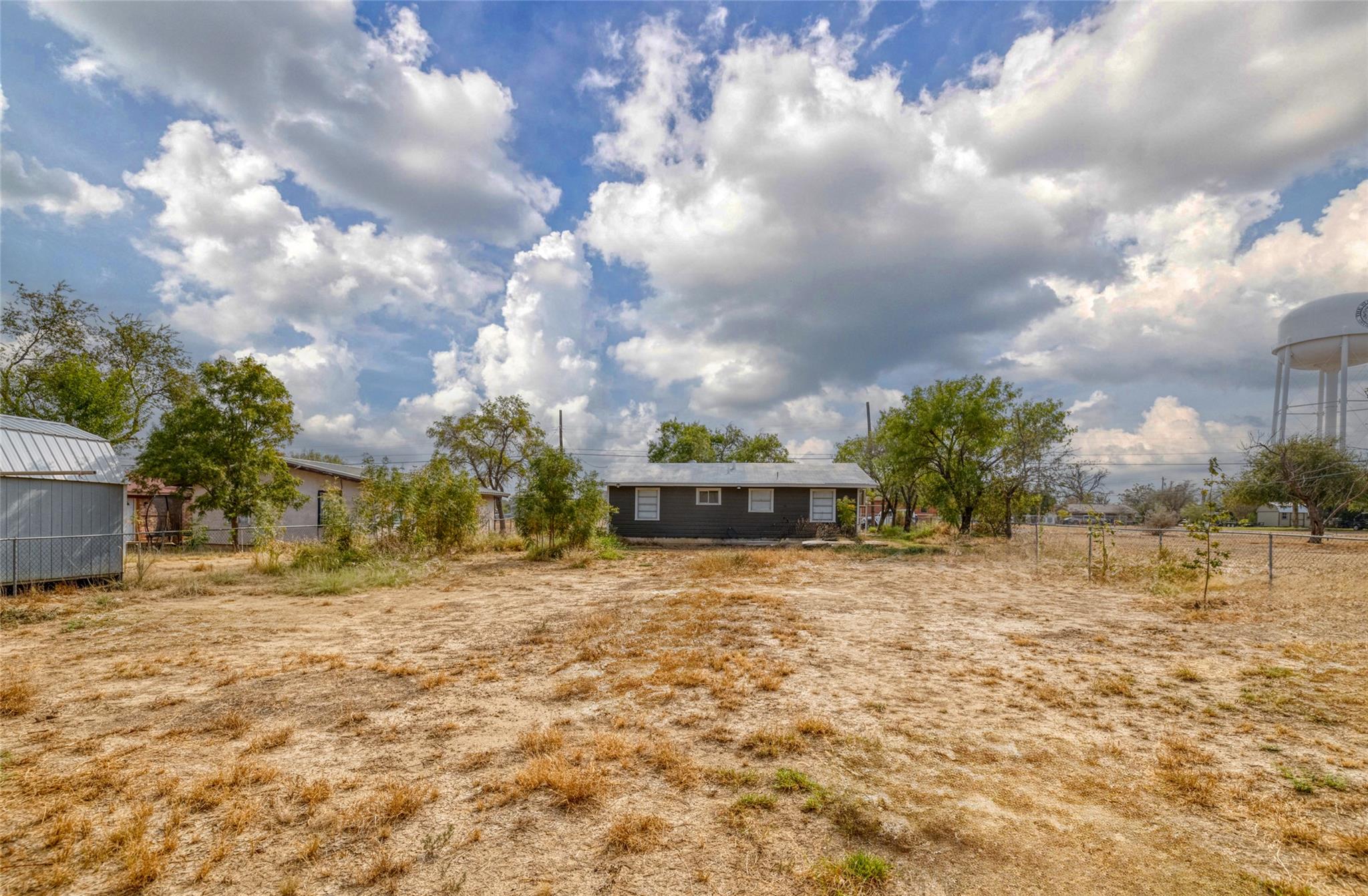 315 E Bexar St, Crystal City, TX 78839