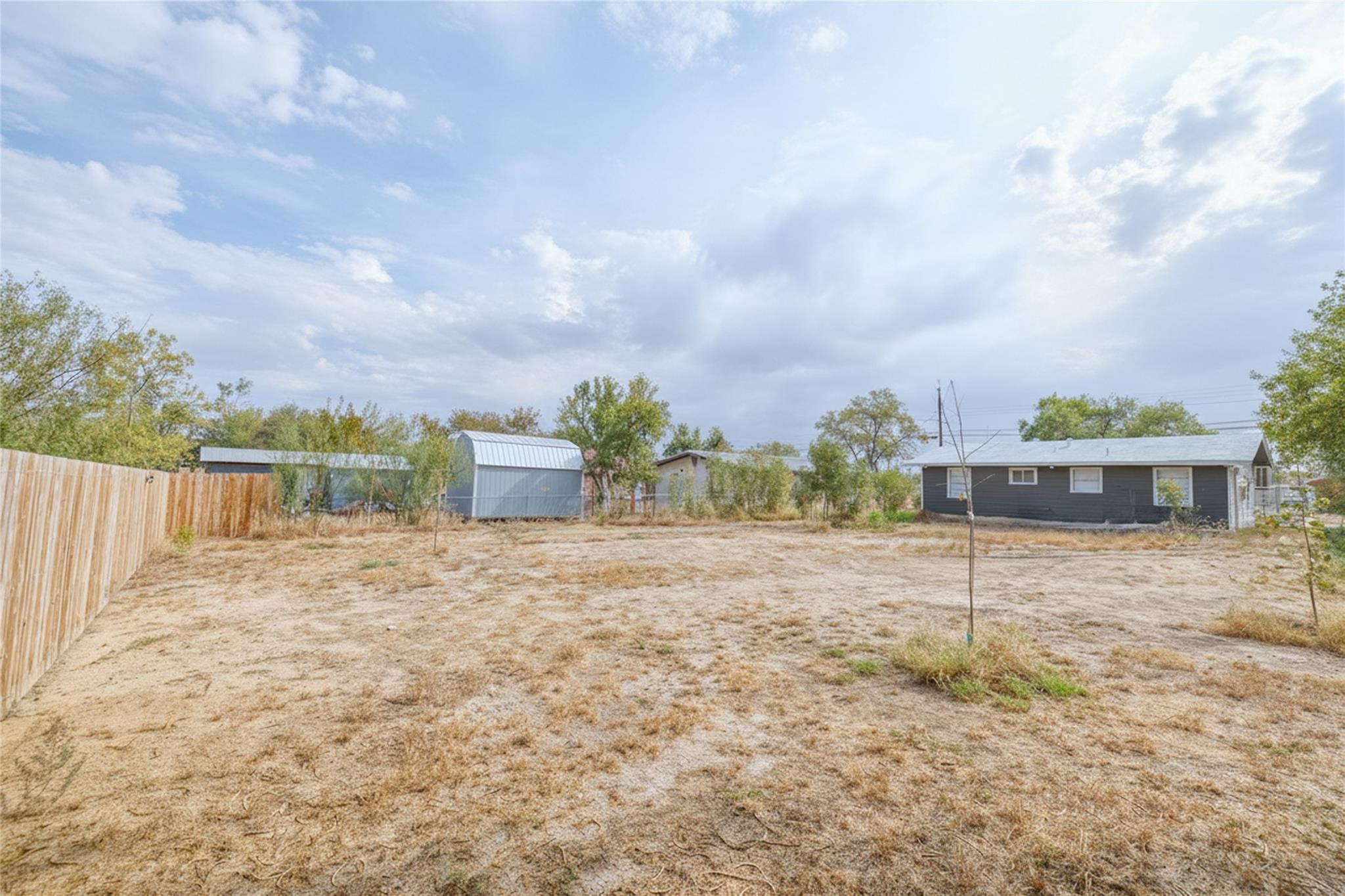 315 E Bexar St, Crystal City, TX 78839