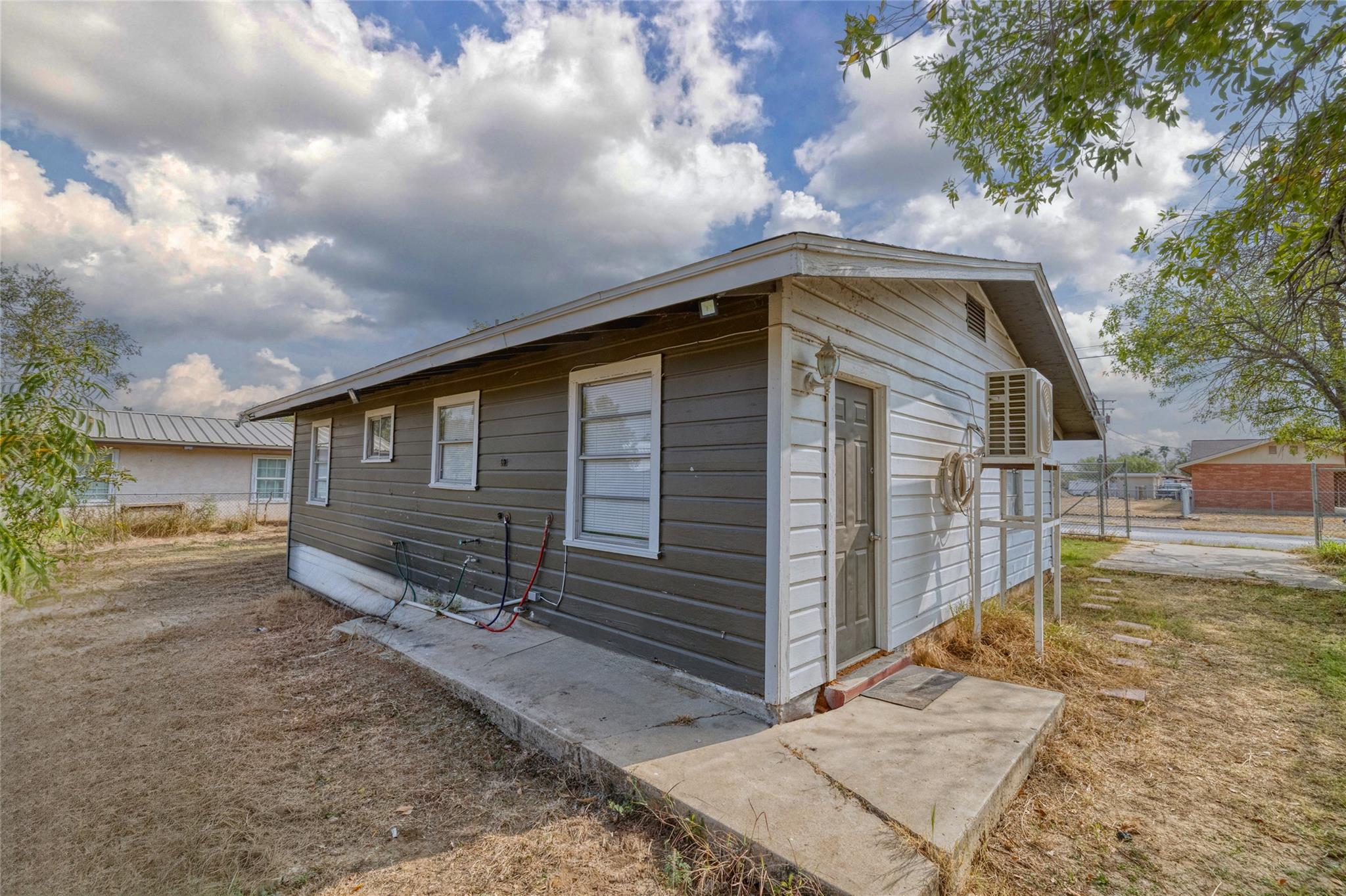 315 E Bexar St, Crystal City, TX 78839