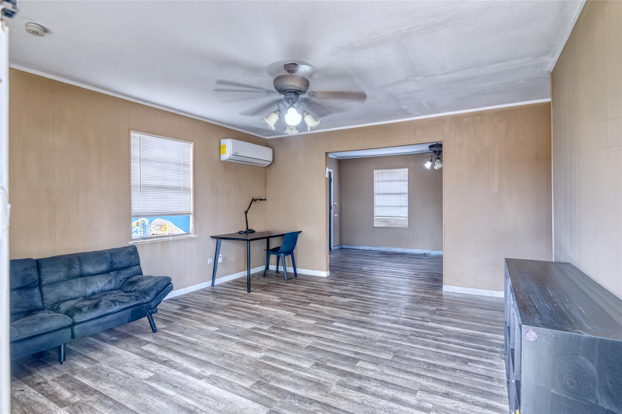 315 E Bexar St, Crystal City, TX 78839