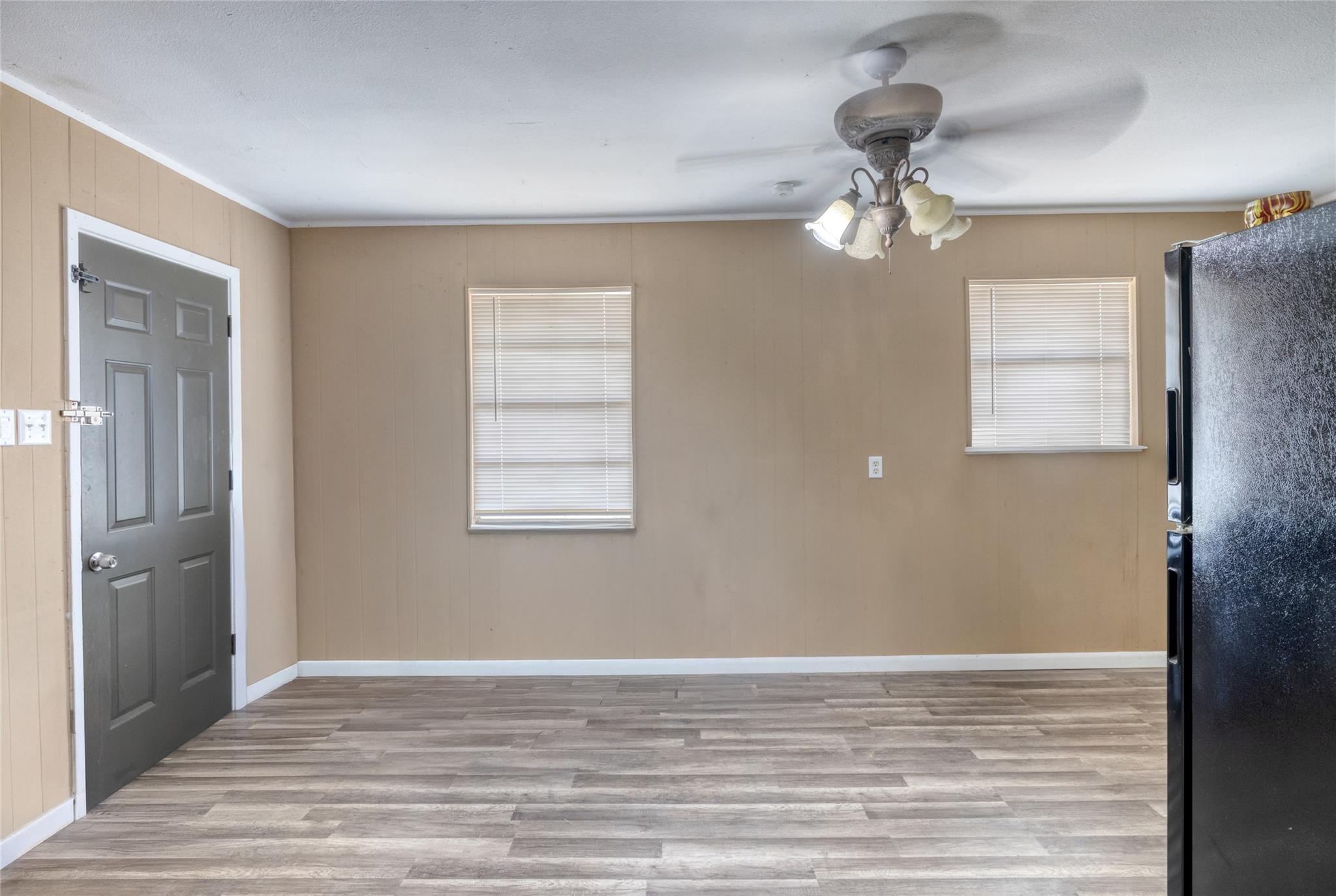 315 E Bexar St, Crystal City, TX 78839